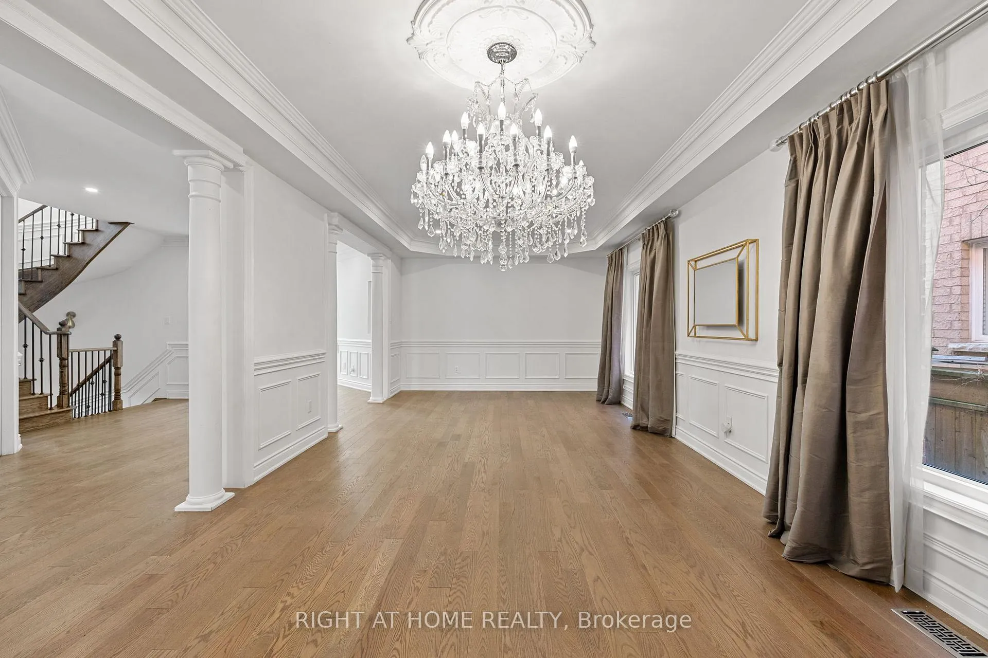 Photo 9 of 116 Knightshade Drive, Vaughan, Patterson — HOMEH