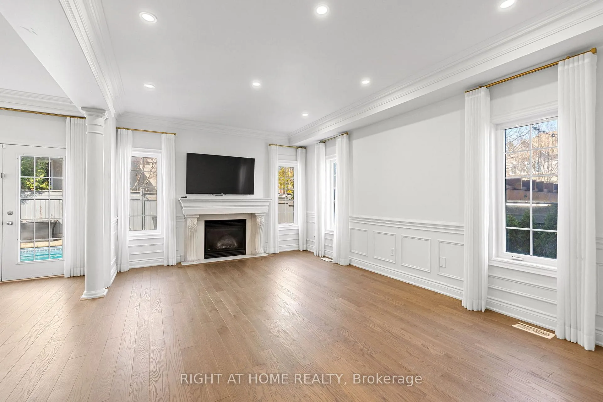 Photo 10 of 116 Knightshade Drive, Vaughan, Patterson — HOMEH