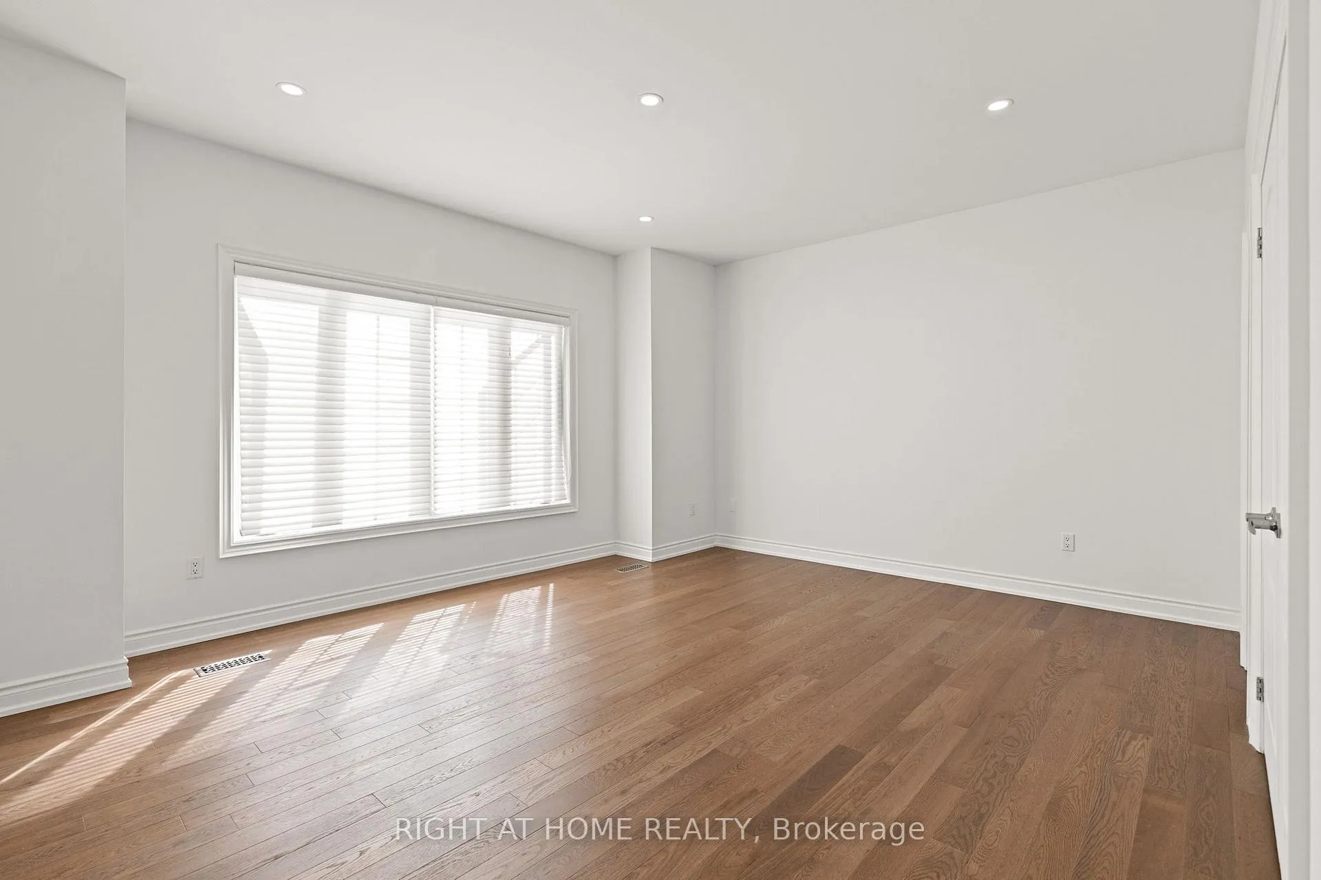 Photo 28 of 116 Knightshade Drive, Vaughan, Patterson — HOMEH