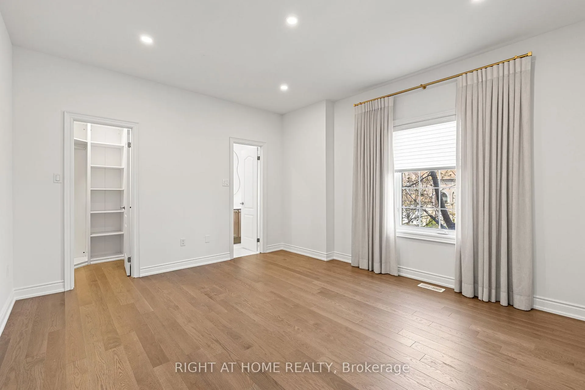 Photo 33 of 116 Knightshade Drive, Vaughan, Patterson — HOMEH