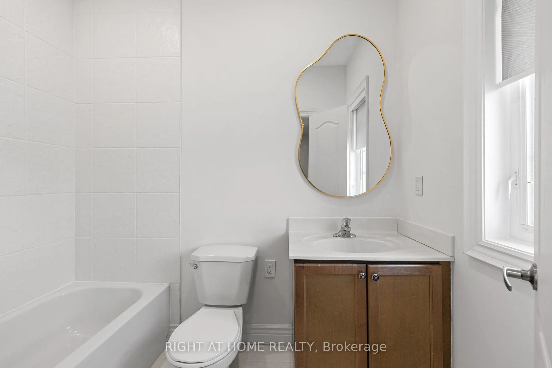 Photo 34 of 116 Knightshade Drive, Vaughan, Patterson — HOMEH