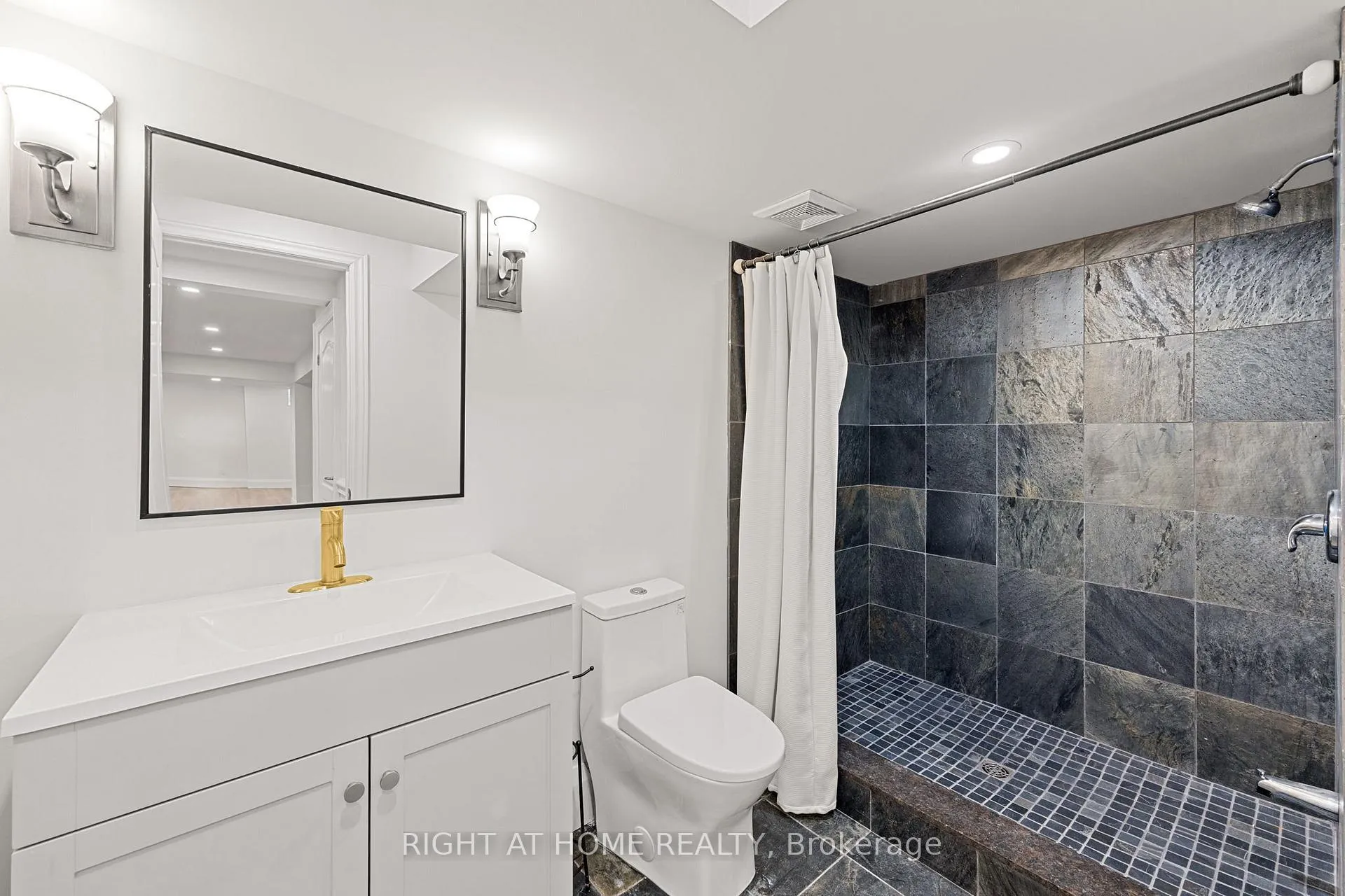 Photo 36 of 116 Knightshade Drive, Vaughan, Patterson — HOMEH