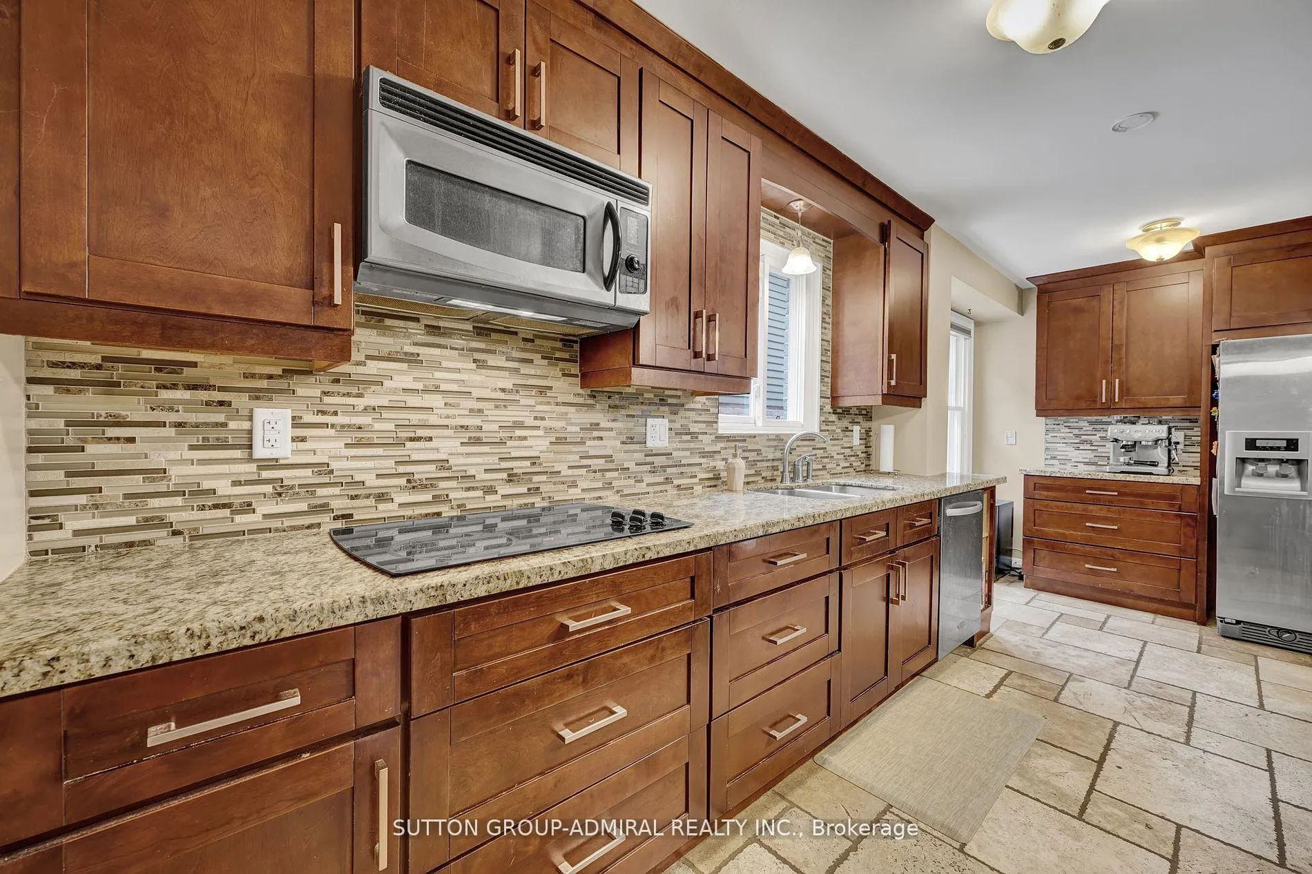 Photo 16 of 52 Garden Avenue, Brampton, Brampton West — HOMEH
