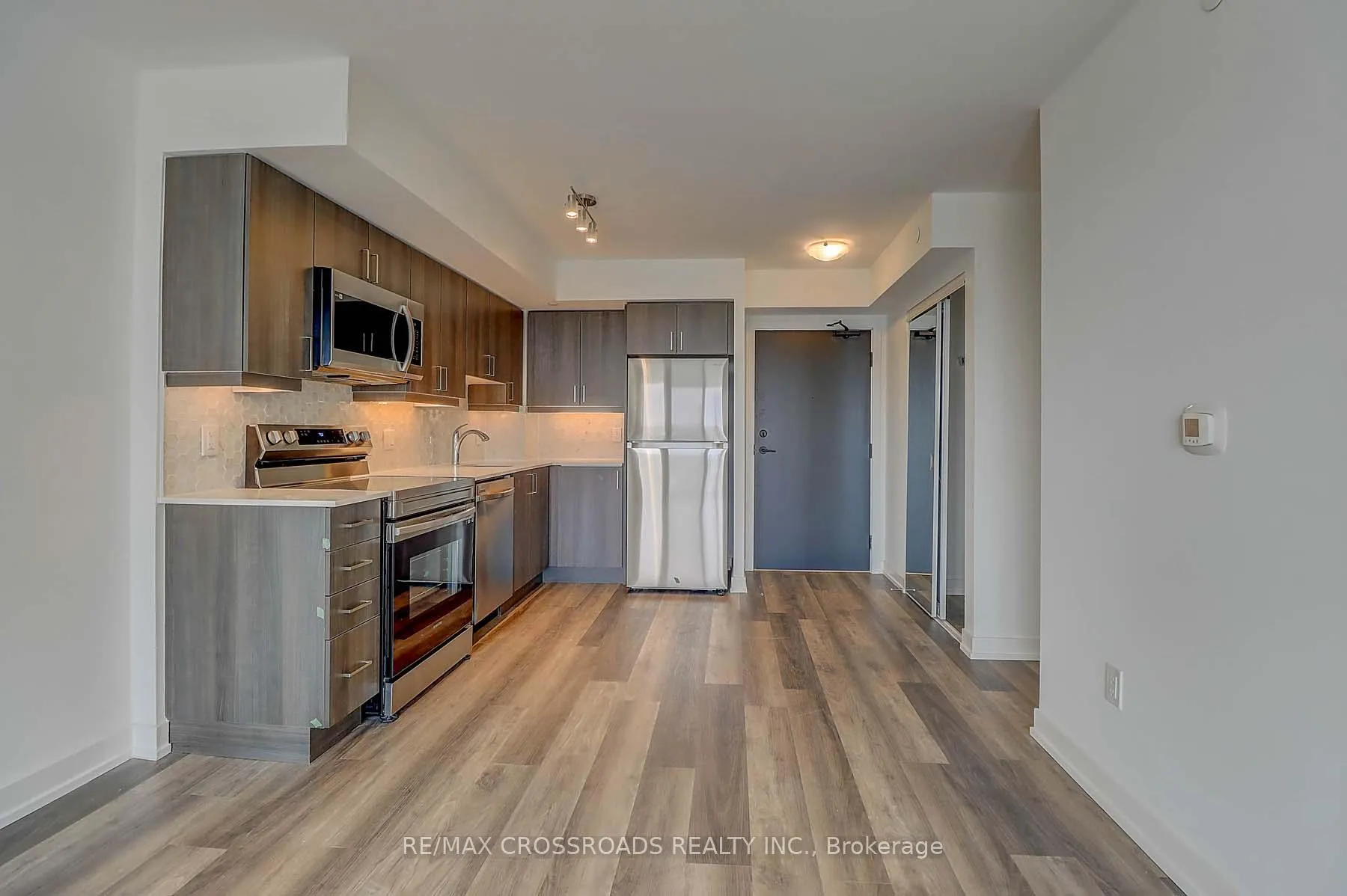 Photo 4 of Unit 1111, 1480 Bayly Street, Pickering, Bay Ridges — HOMEH