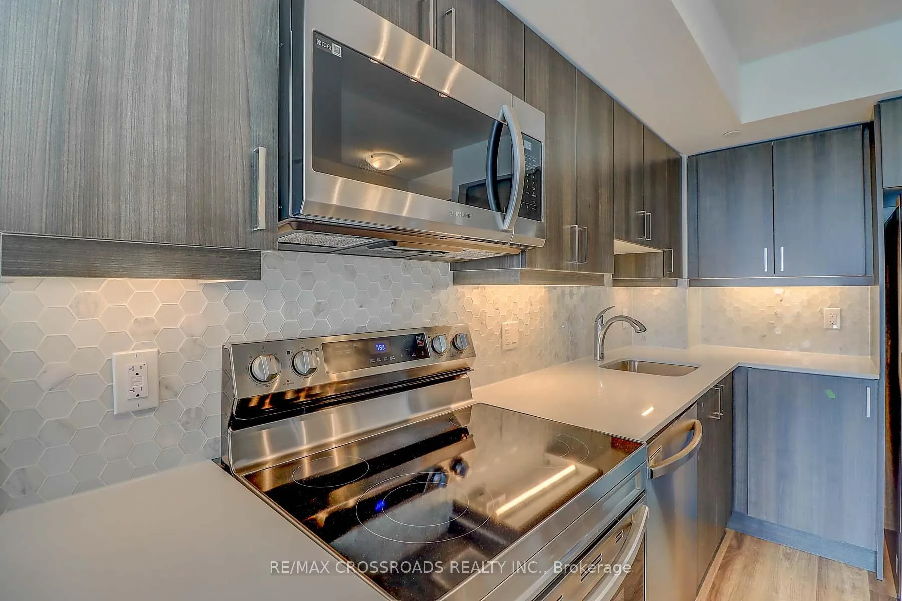 Photo 6 of Unit 1111, 1480 Bayly Street, Pickering, Bay Ridges — HOMEH