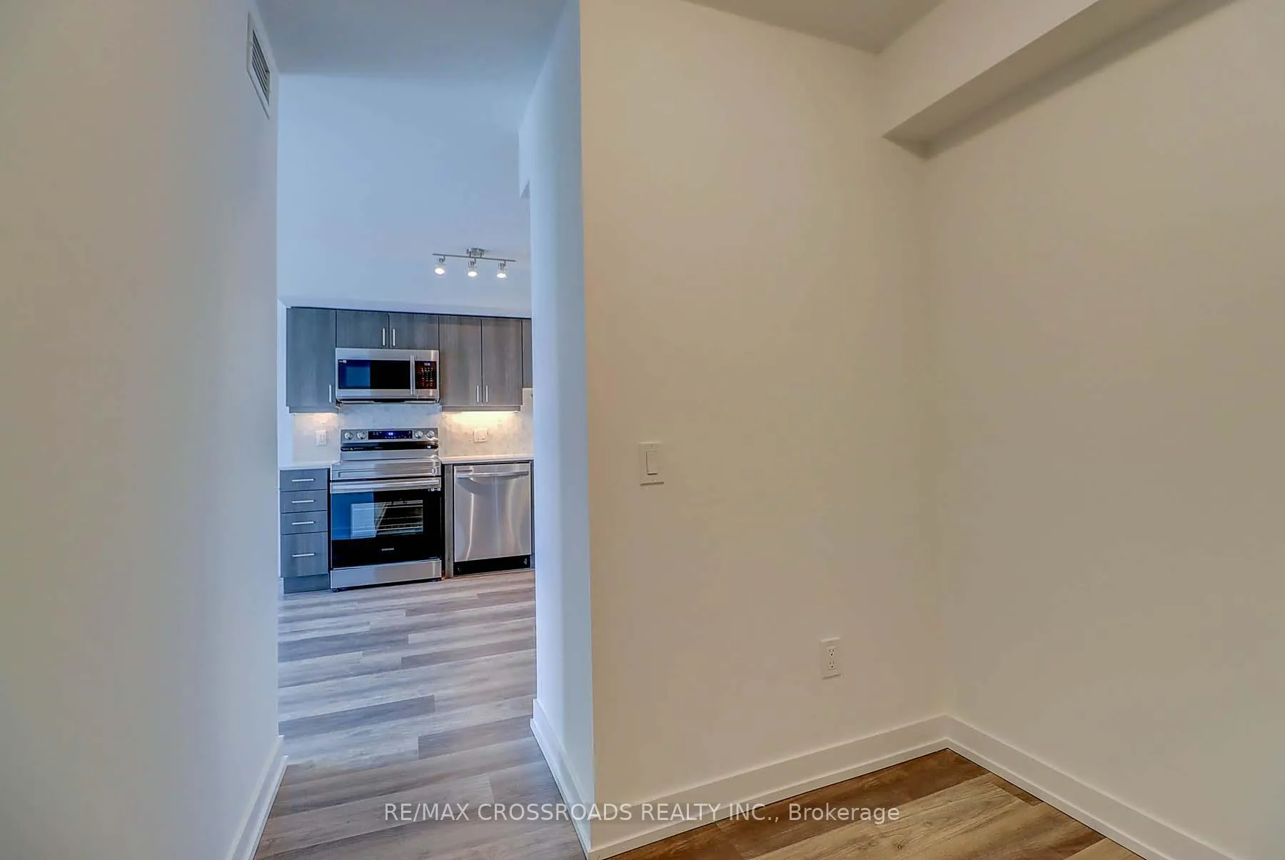 Photo 11 of Unit 1111, 1480 Bayly Street, Pickering, Bay Ridges — HOMEH