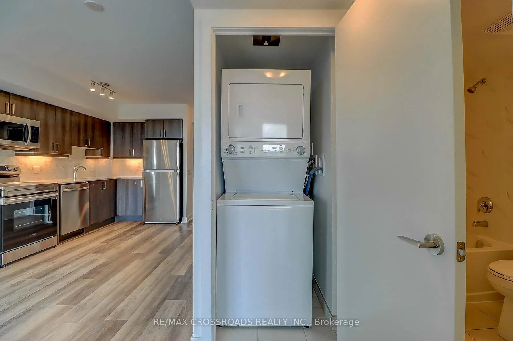 Photo 14 of Unit 1111, 1480 Bayly Street, Pickering, Bay Ridges — HOMEH