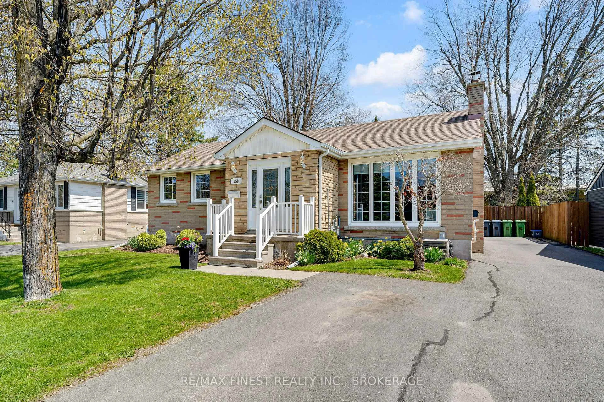 Front of 158 Lakeview Avenue