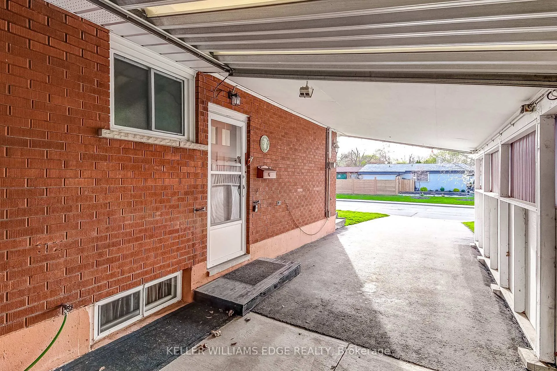 Photo 3 of 43 Lawfield Drive, Hamilton, Lawfield — HOMEH