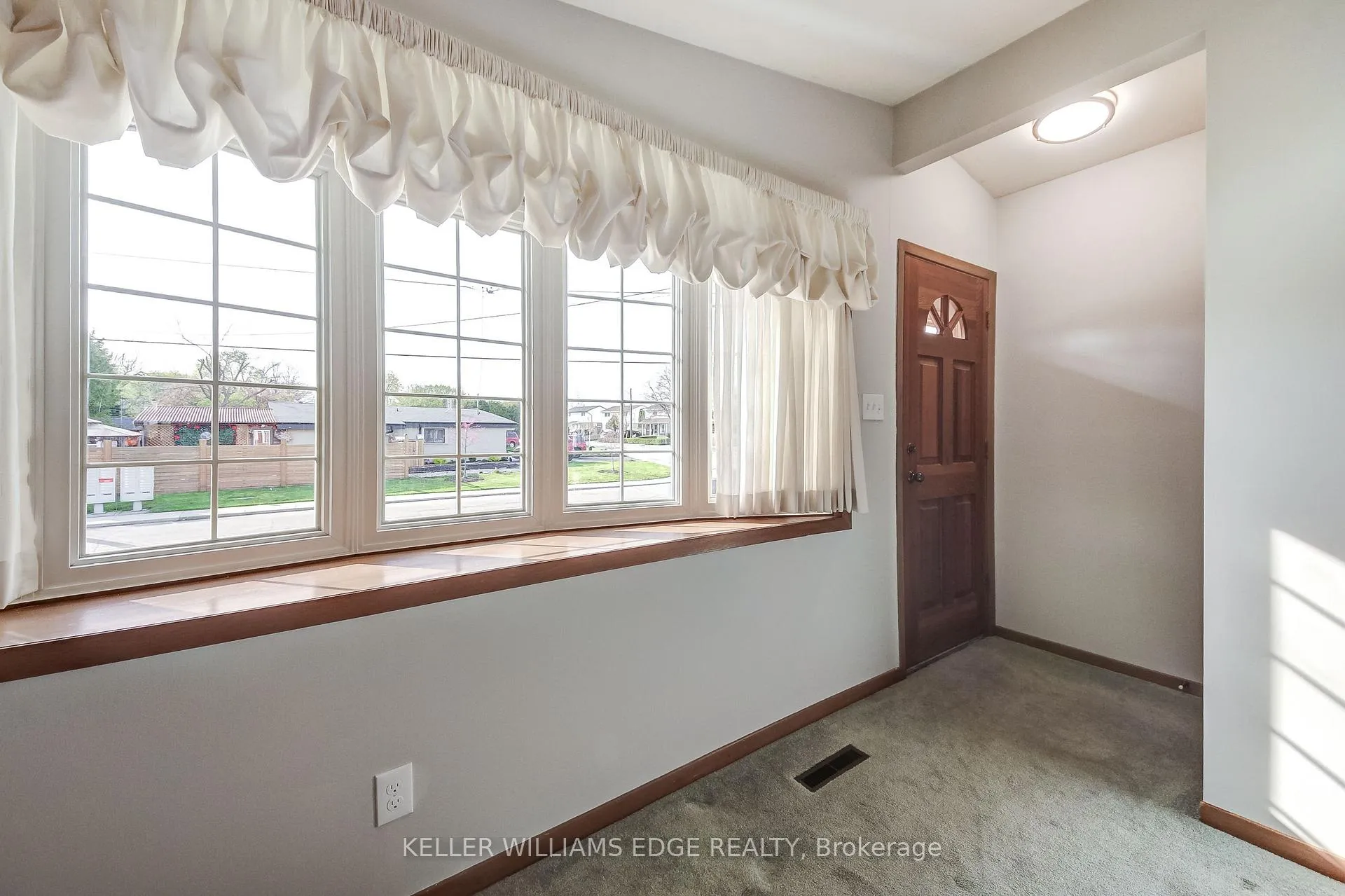 Photo 4 of 43 Lawfield Drive, Hamilton, Lawfield — HOMEH