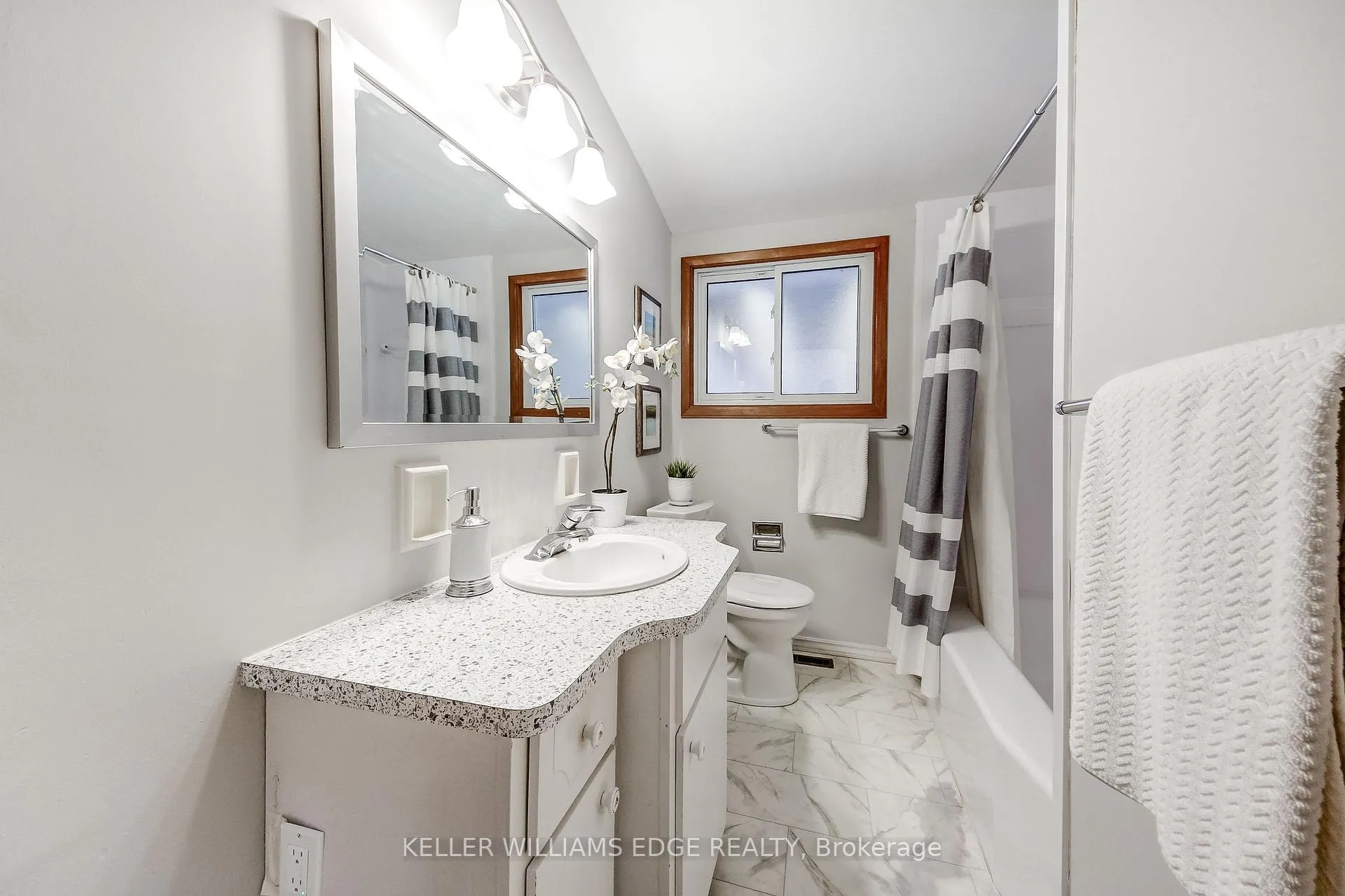 Photo 21 of 43 Lawfield Drive, Hamilton, Lawfield — HOMEH