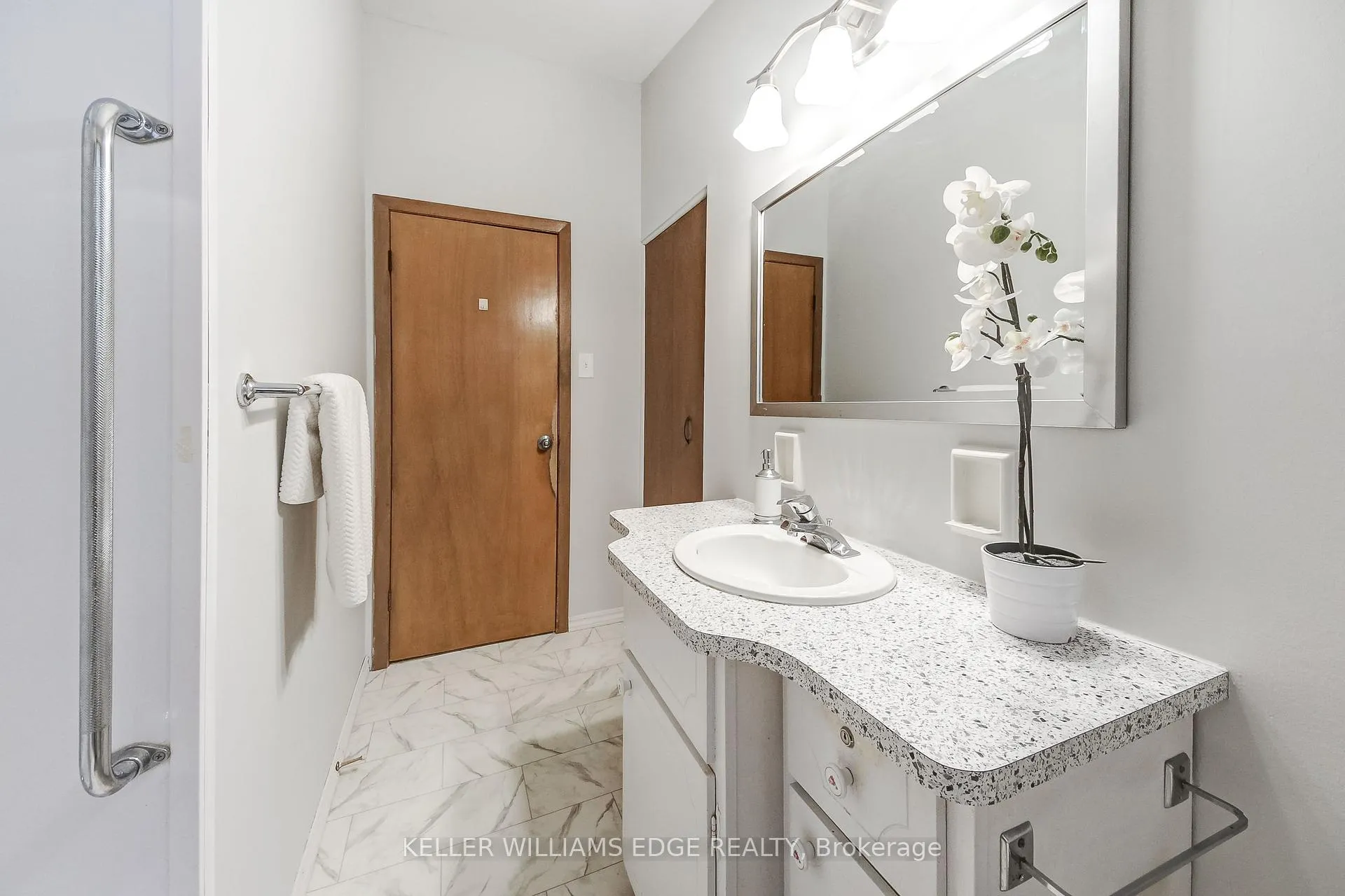 Photo 22 of 43 Lawfield Drive, Hamilton, Lawfield — HOMEH