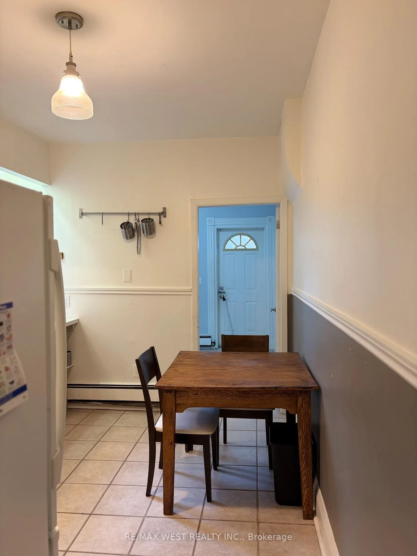 Photo 10 of Unit Main/Bsmt, 108 Springhurst Avenue, Toronto, South Parkdale — HOMEH