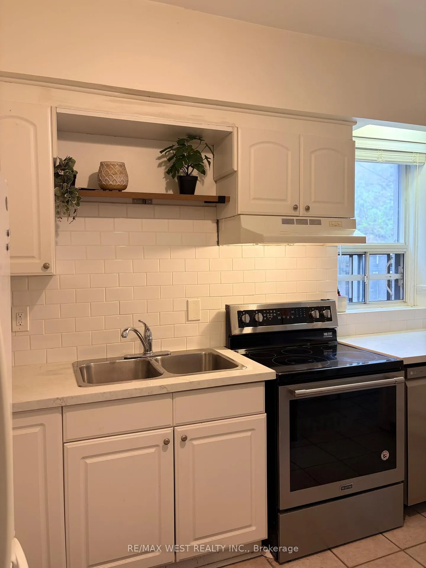 Photo 11 of Unit Main/Bsmt, 108 Springhurst Avenue, Toronto, South Parkdale — HOMEH