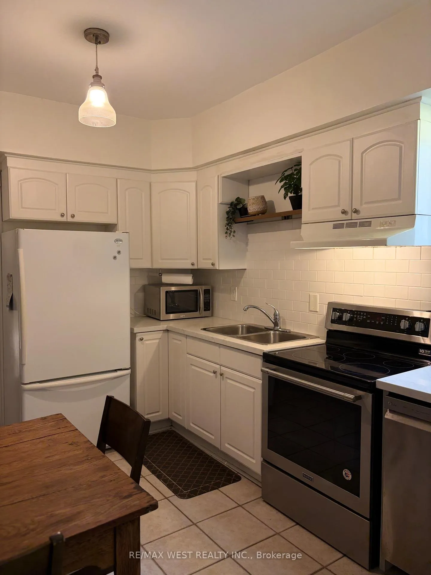Photo 12 of Unit Main/Bsmt, 108 Springhurst Avenue, Toronto, South Parkdale — HOMEH