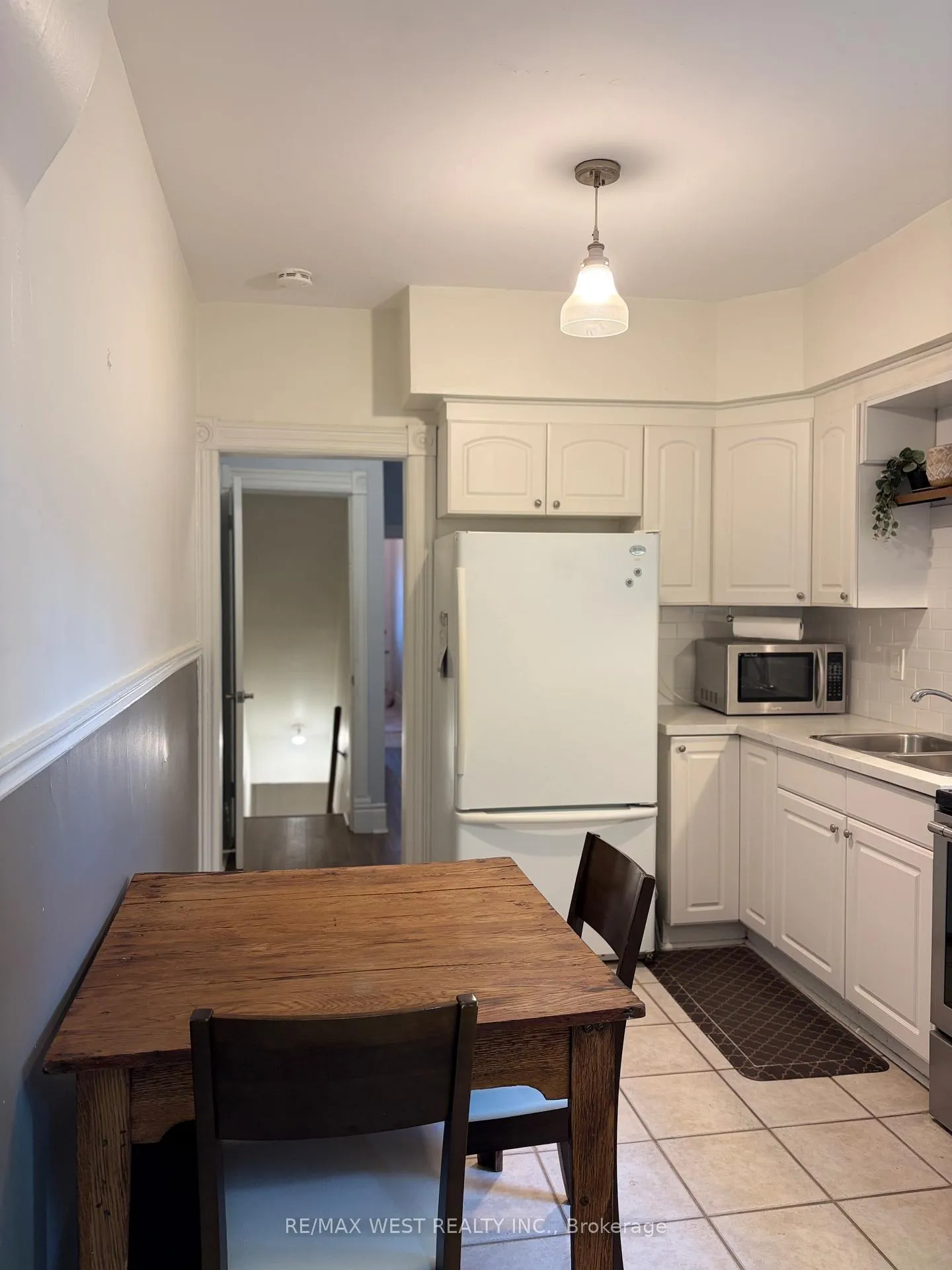 Photo 13 of Unit Main/Bsmt, 108 Springhurst Avenue, Toronto, South Parkdale — HOMEH