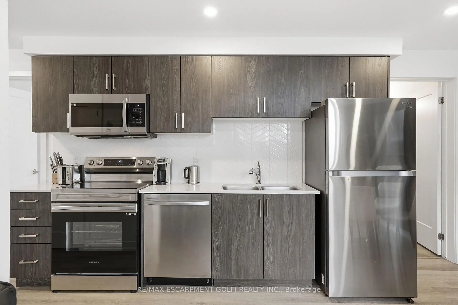 Photo 5 of Unit 413, 4263 Fourth Avenue, Niagara Falls, Downtown — HOMEH