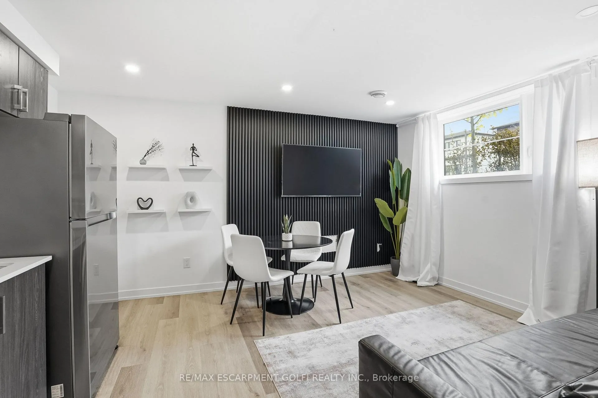 Photo 6 of Unit 413, 4263 Fourth Avenue, Niagara Falls, Downtown — HOMEH