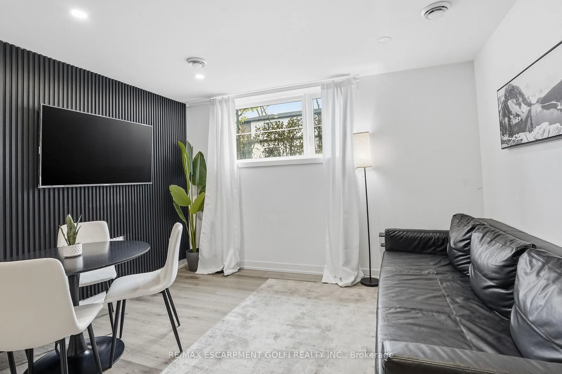 Photo 7 of Unit 413, 4263 Fourth Avenue, Niagara Falls, Downtown — HOMEH
