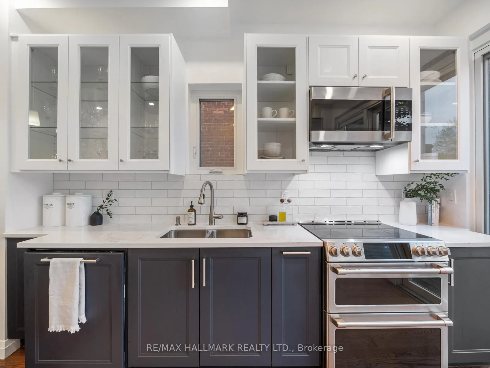 Photo 14 of 16 Bain Avenue, Toronto, North Riverdale — HOMEH