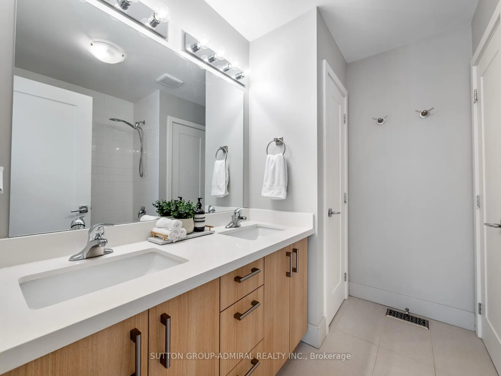 Photo 33 of 113 Euclid Street, Whitby, Downtown Whitby — HOMEH