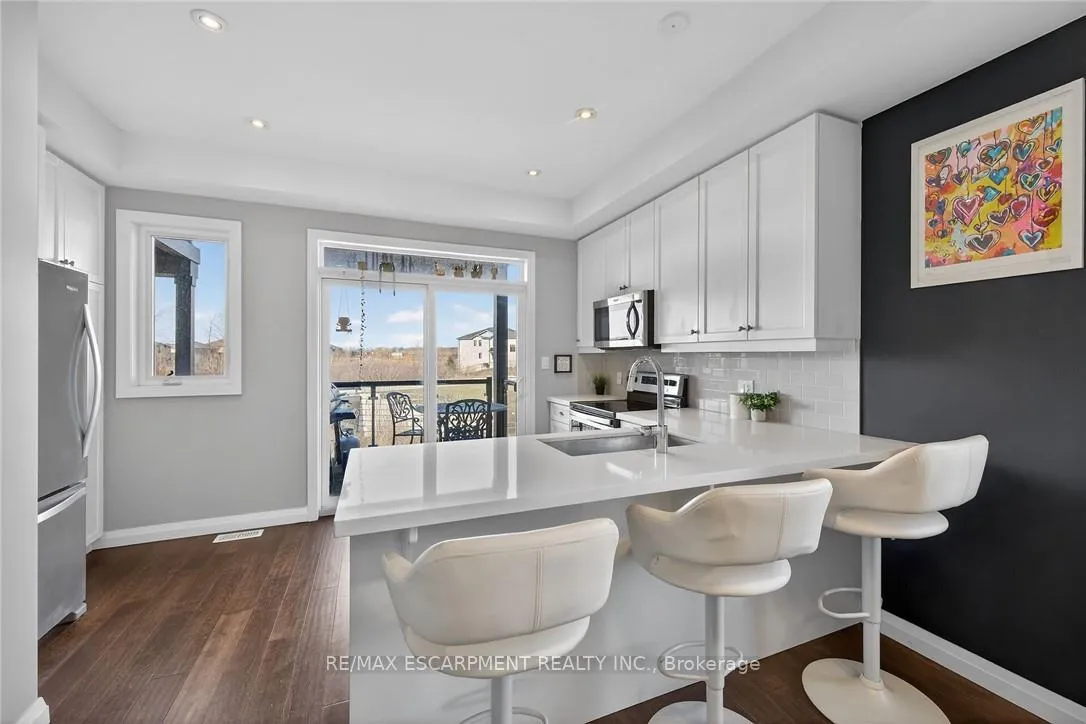 Front of Unit 33, 35 Midhurst Heights