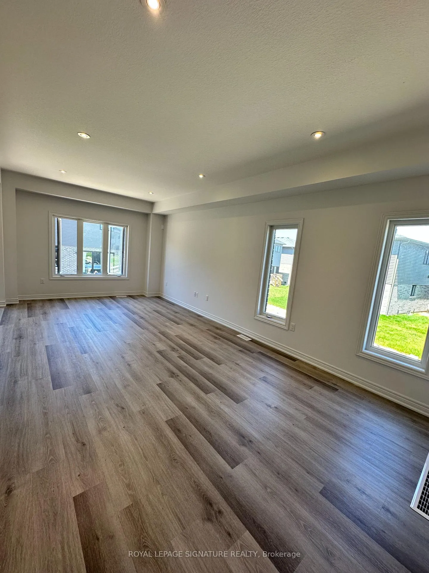 Photo 5 of Unit 35, 448 Blackburn Drive N, Brantford — HOMEH