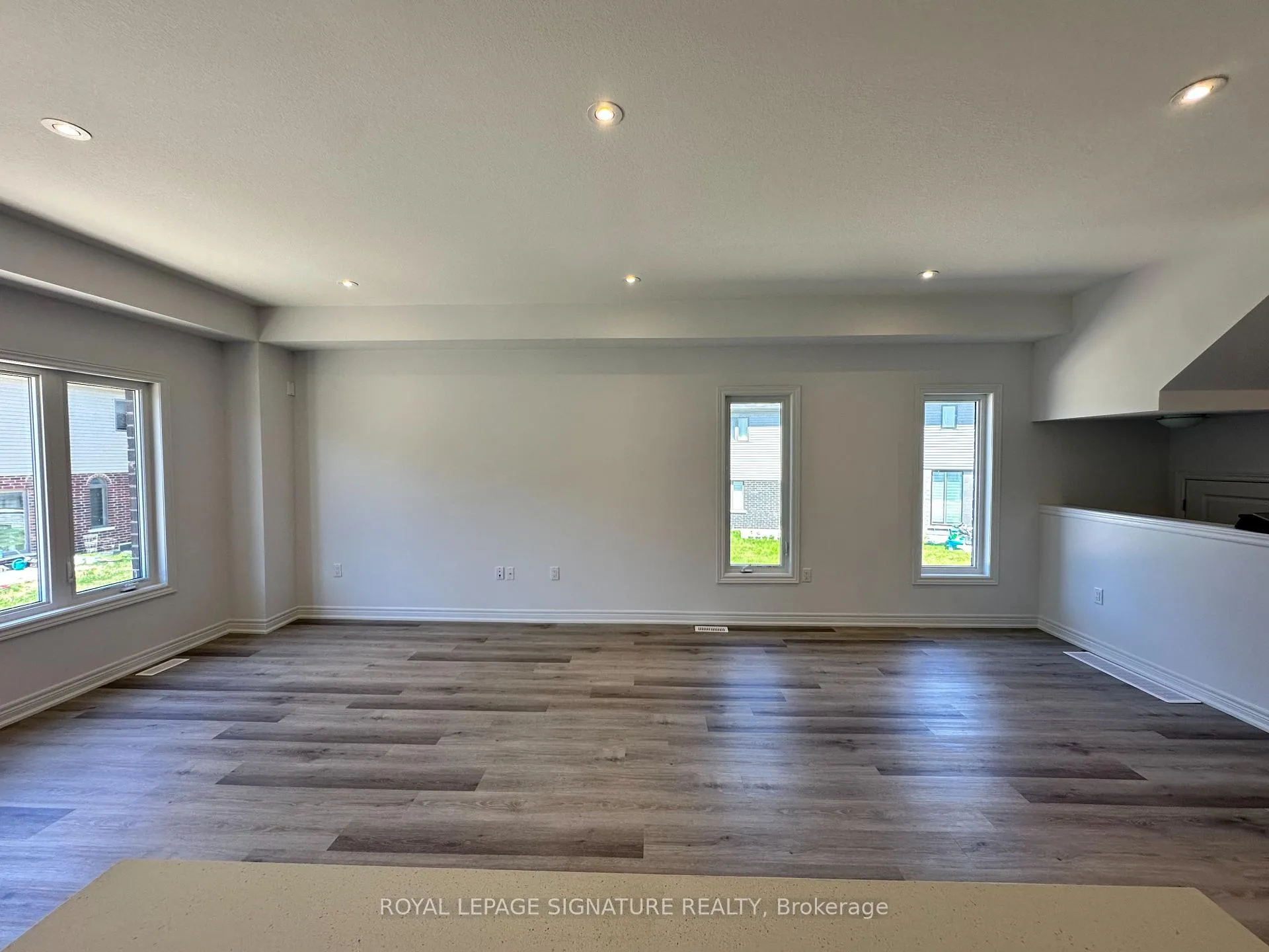 Photo 13 of Unit 35, 448 Blackburn Drive N, Brantford — HOMEH