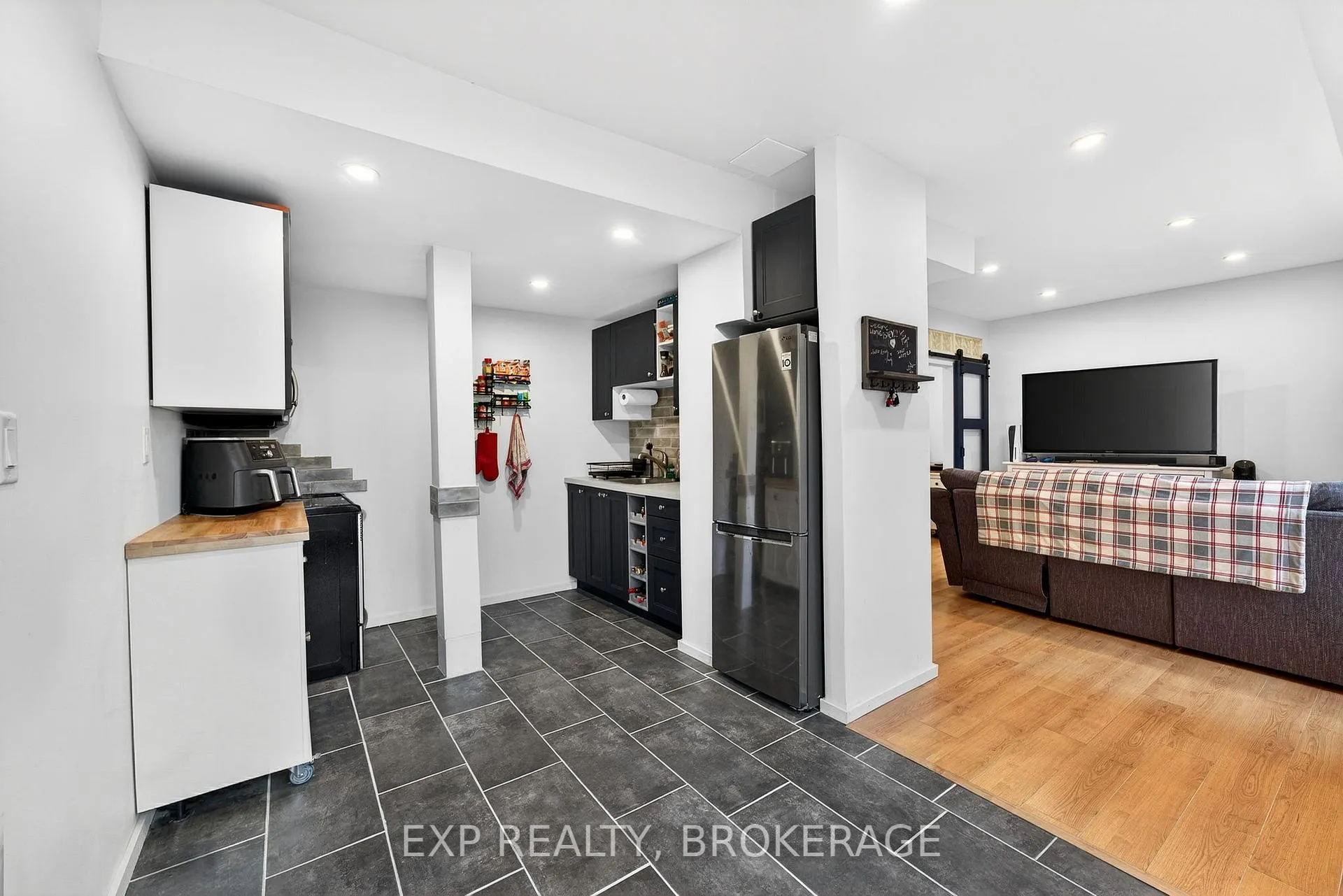 Photo 32 of 799 Hillside Drive, Kingston, South of Taylor-Kidd Blvd — HOMEH