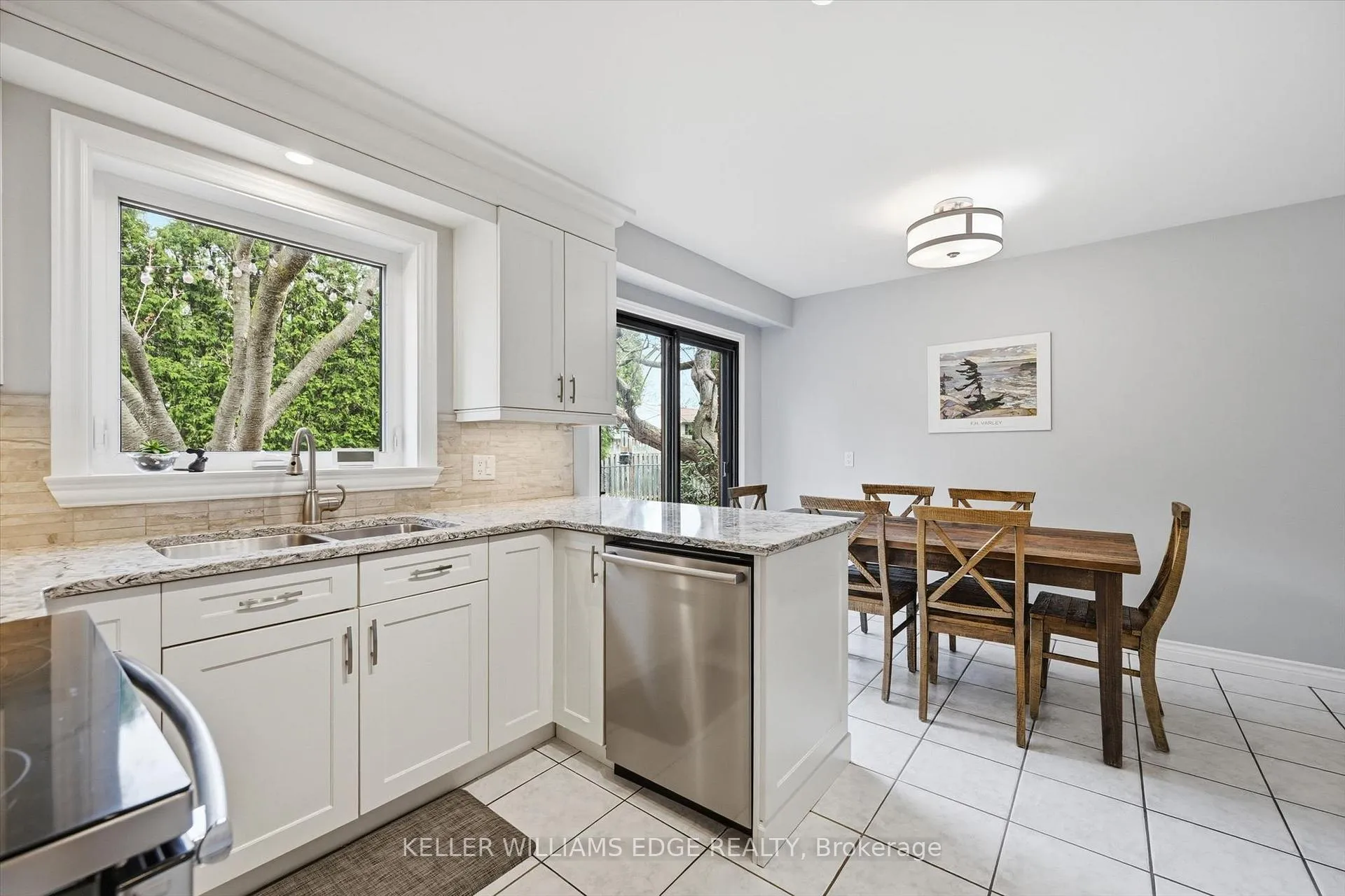 Photo 11 of 314 Lakeview Avenue, Burlington, Roseland — HOMEH