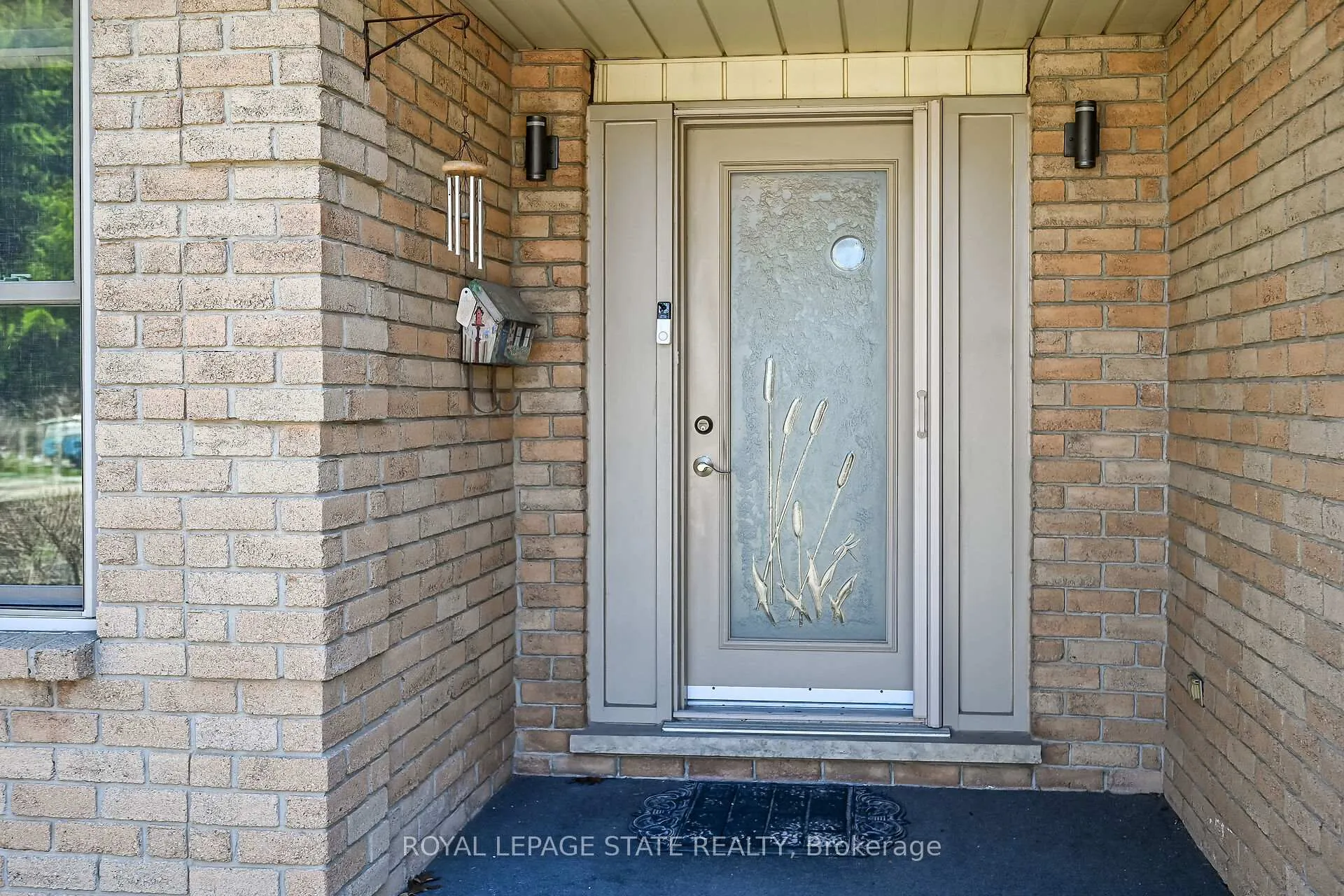 Photo 2 of 621 Tomahawk Crescent, Hamilton, Ancaster — HOMEH