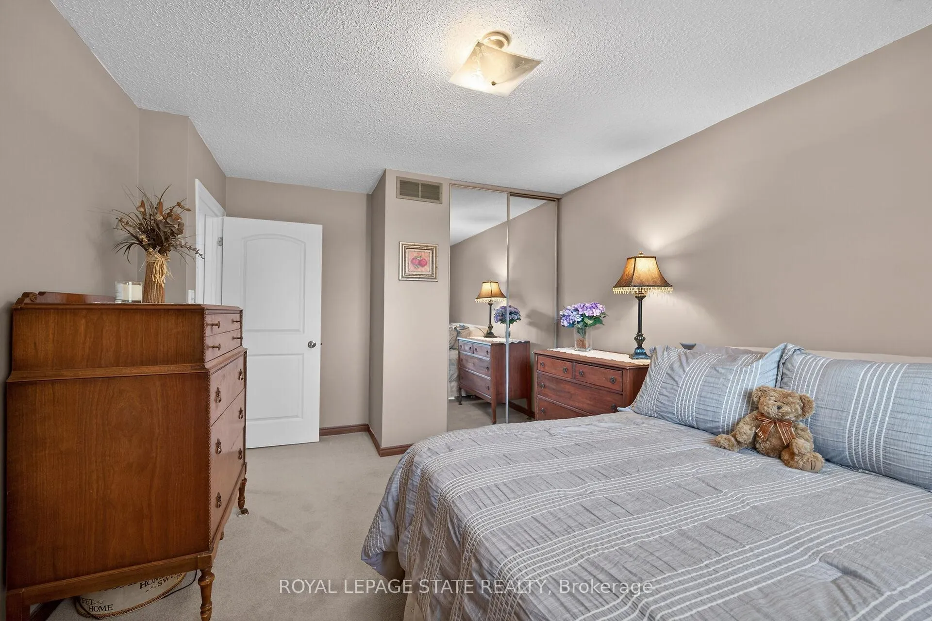 Photo 28 of 621 Tomahawk Crescent, Hamilton, Ancaster — HOMEH