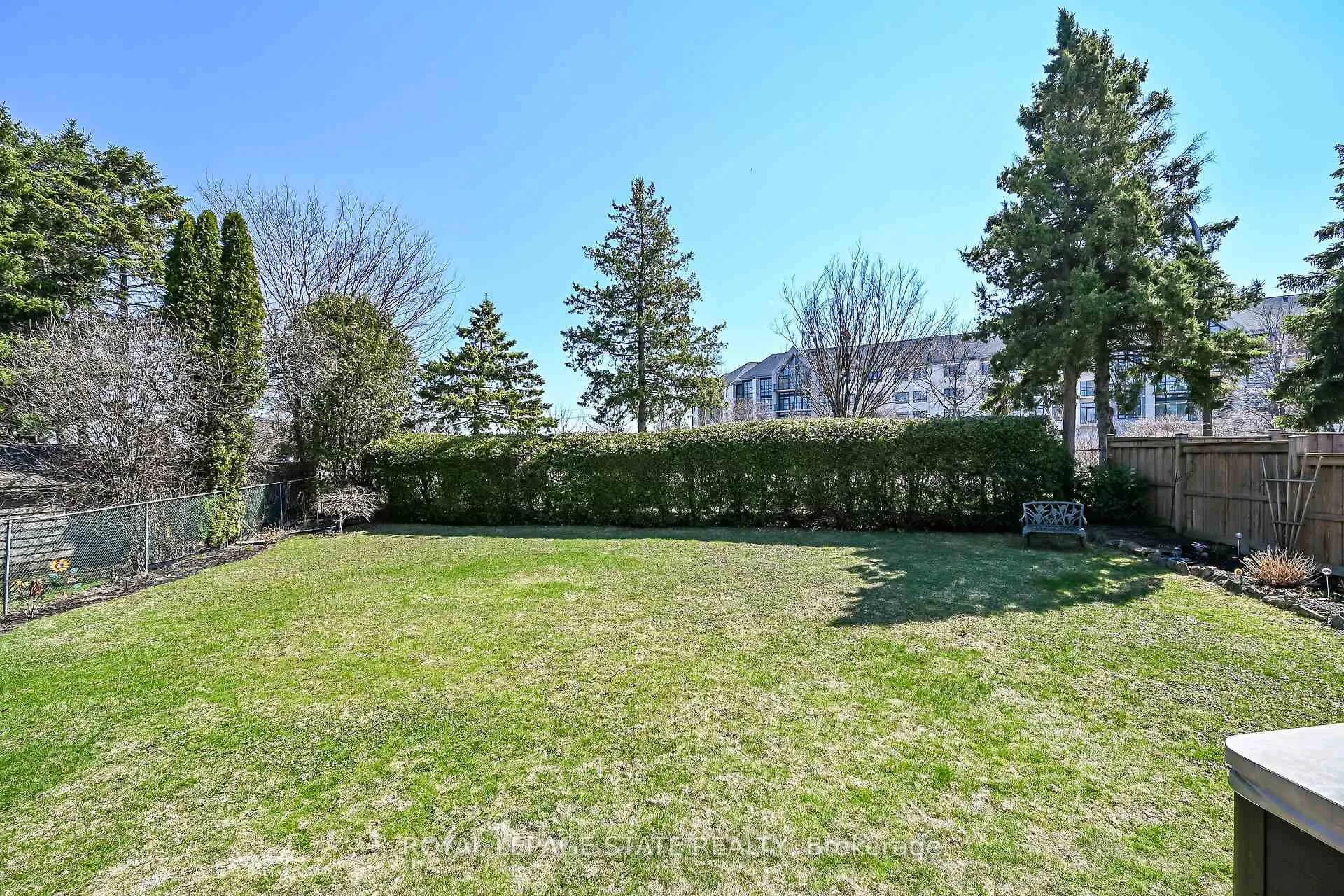 Photo 42 of 621 Tomahawk Crescent, Hamilton, Ancaster — HOMEH