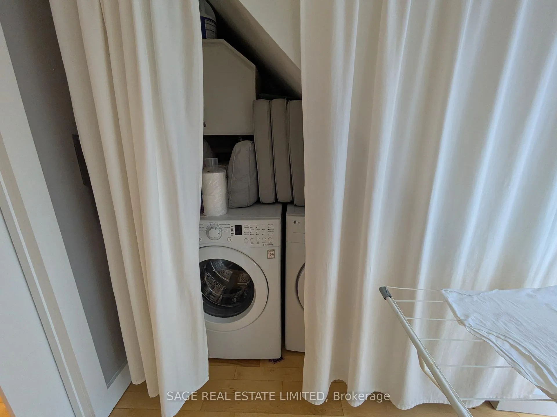 Photo 18 of Unit Upper, 108 Pearson Avenue, Toronto, Roncesvalles — HOMEH