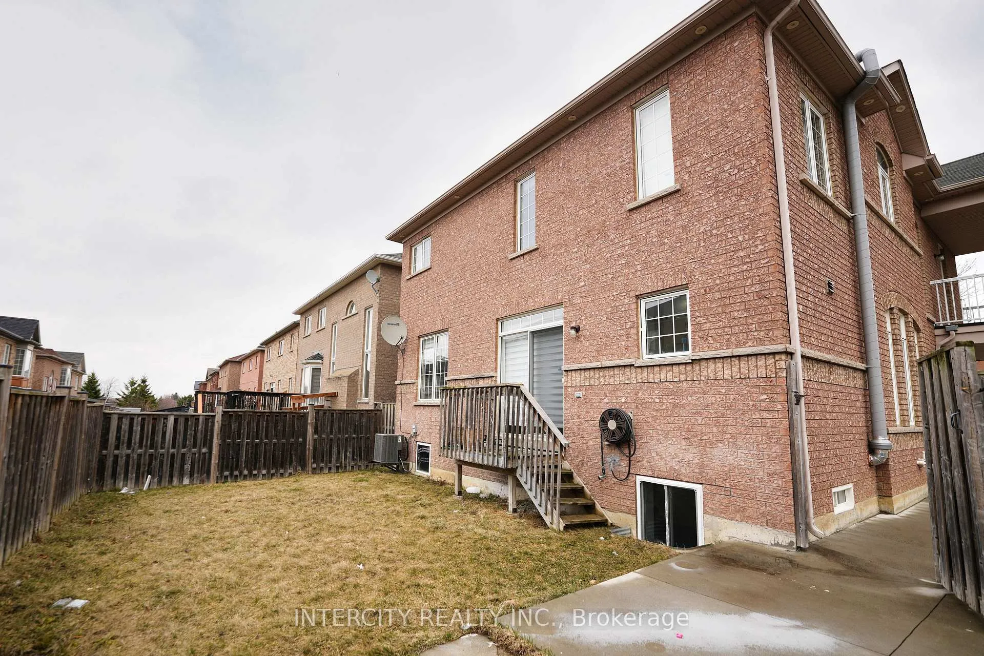 Photo 18 of 1 Pape Drive, Brampton, Sandringham-Wellington — HOMEH