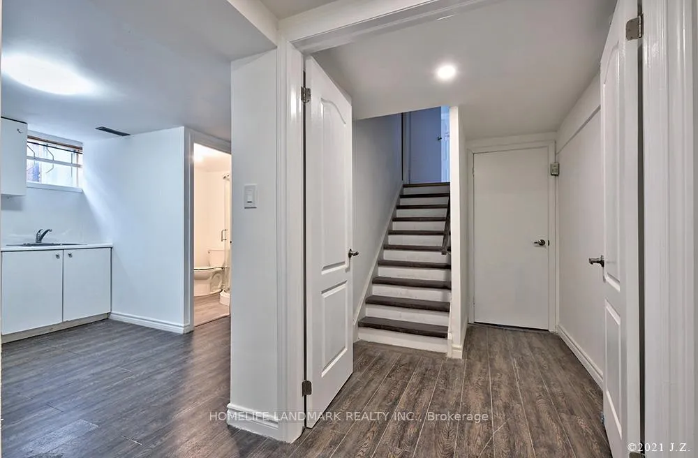 Front of Unit Lower, 2 Crayford Drive
