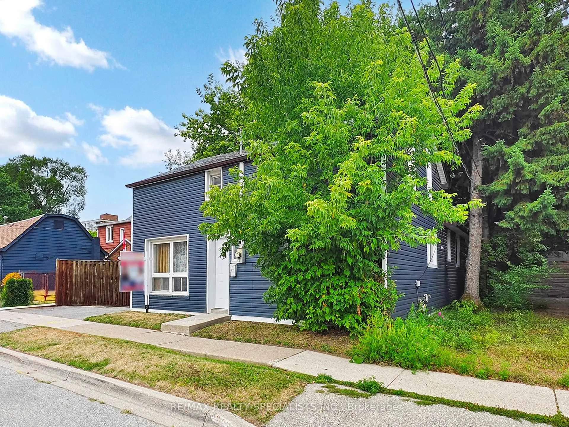 Photo 2 of 18 Mary Street, Brampton, Downtown Brampton — HOMEH