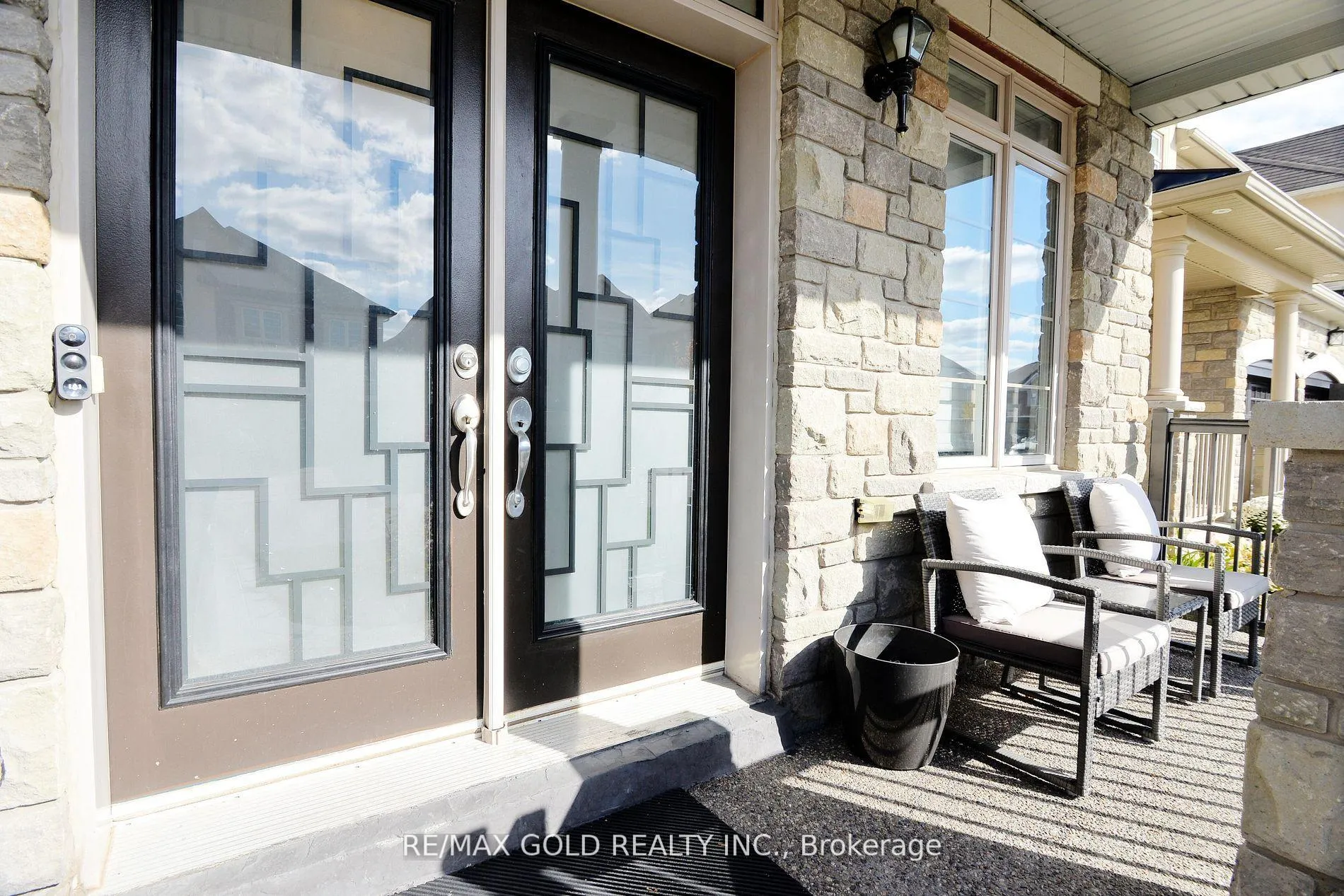 Photo 3 of 42 Brookwater Crescent, Caledon, Rural Caledon — HOMEH