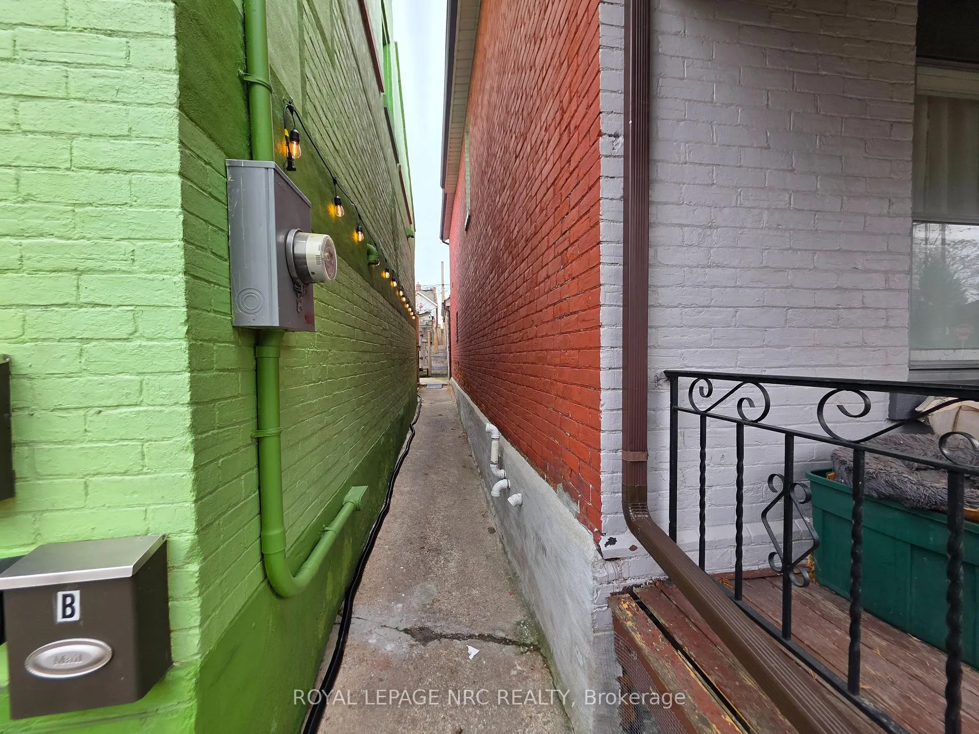 Photo 3 of 220 Emerald Street N, Hamilton, Landsdale — HOMEH