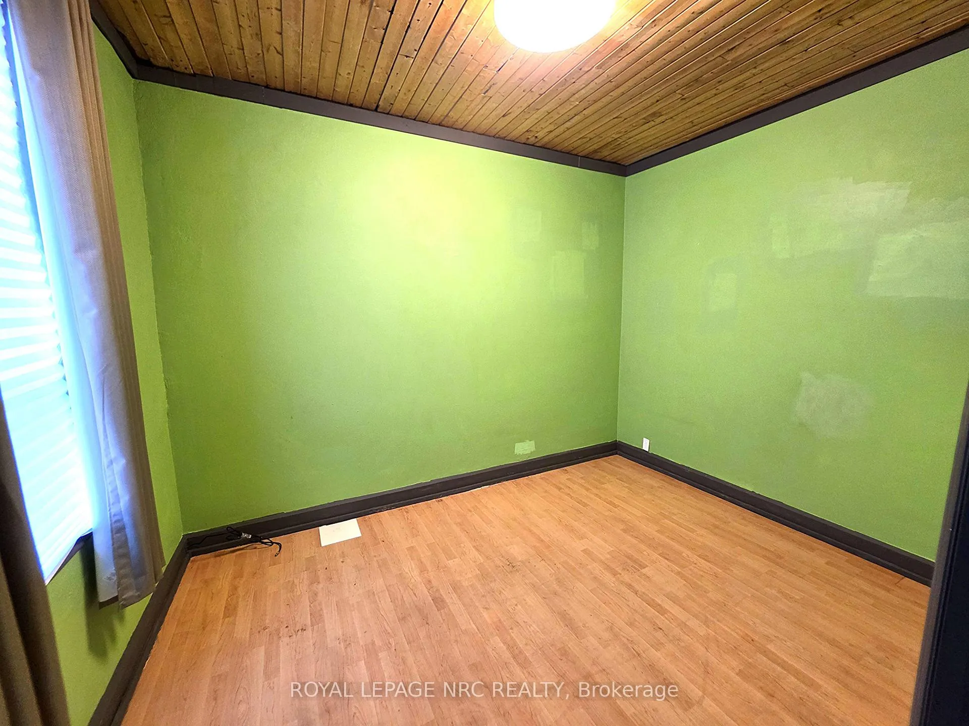 Photo 5 of 220 Emerald Street N, Hamilton, Landsdale — HOMEH