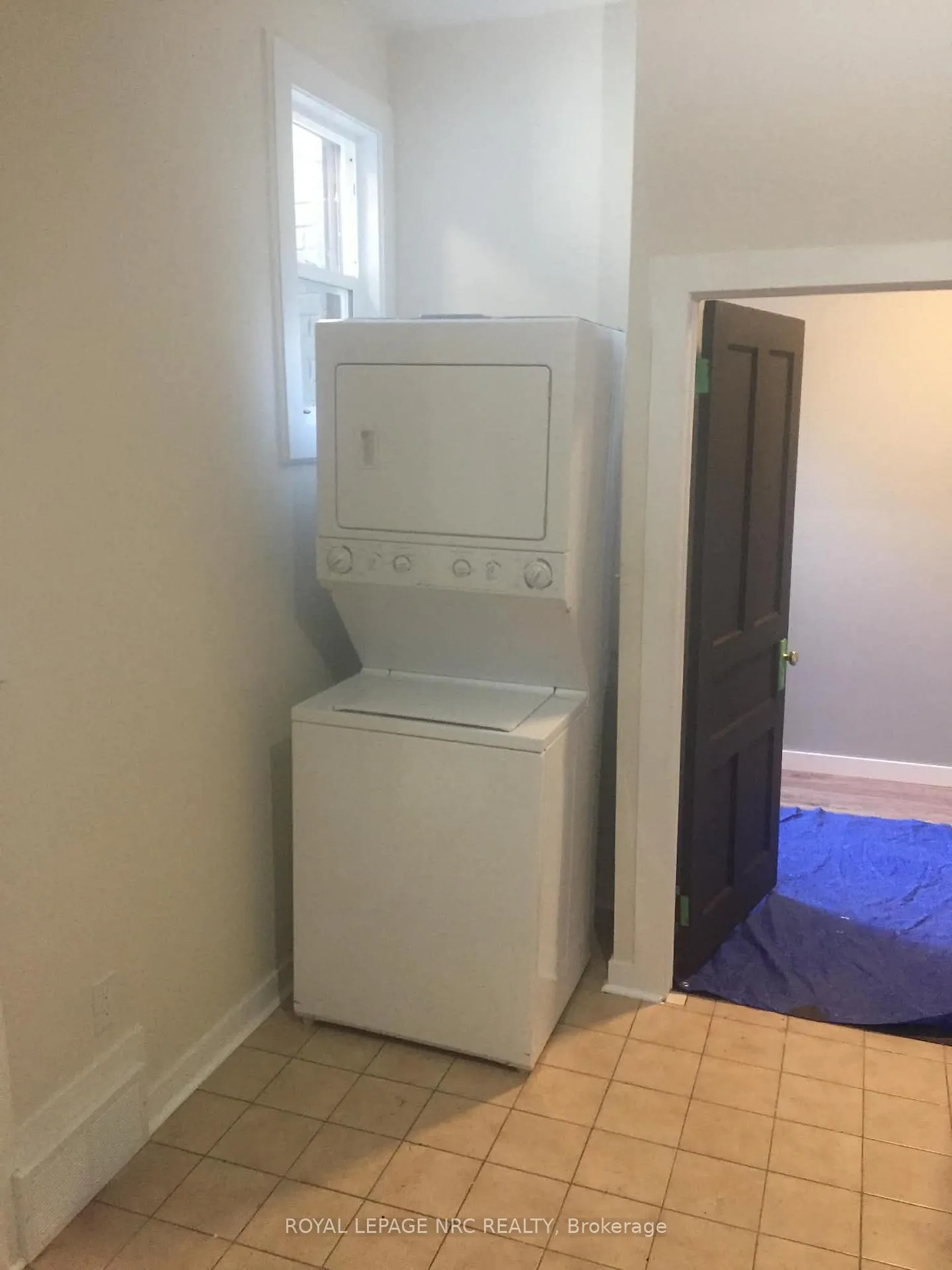 Photo 9 of 220 Emerald Street N, Hamilton, Landsdale — HOMEH