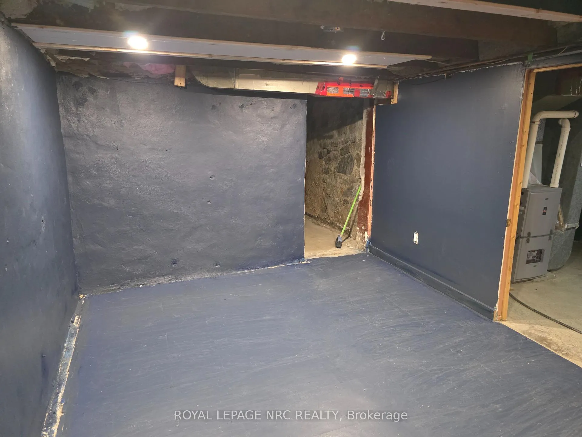Photo 17 of 220 Emerald Street N, Hamilton, Landsdale — HOMEH