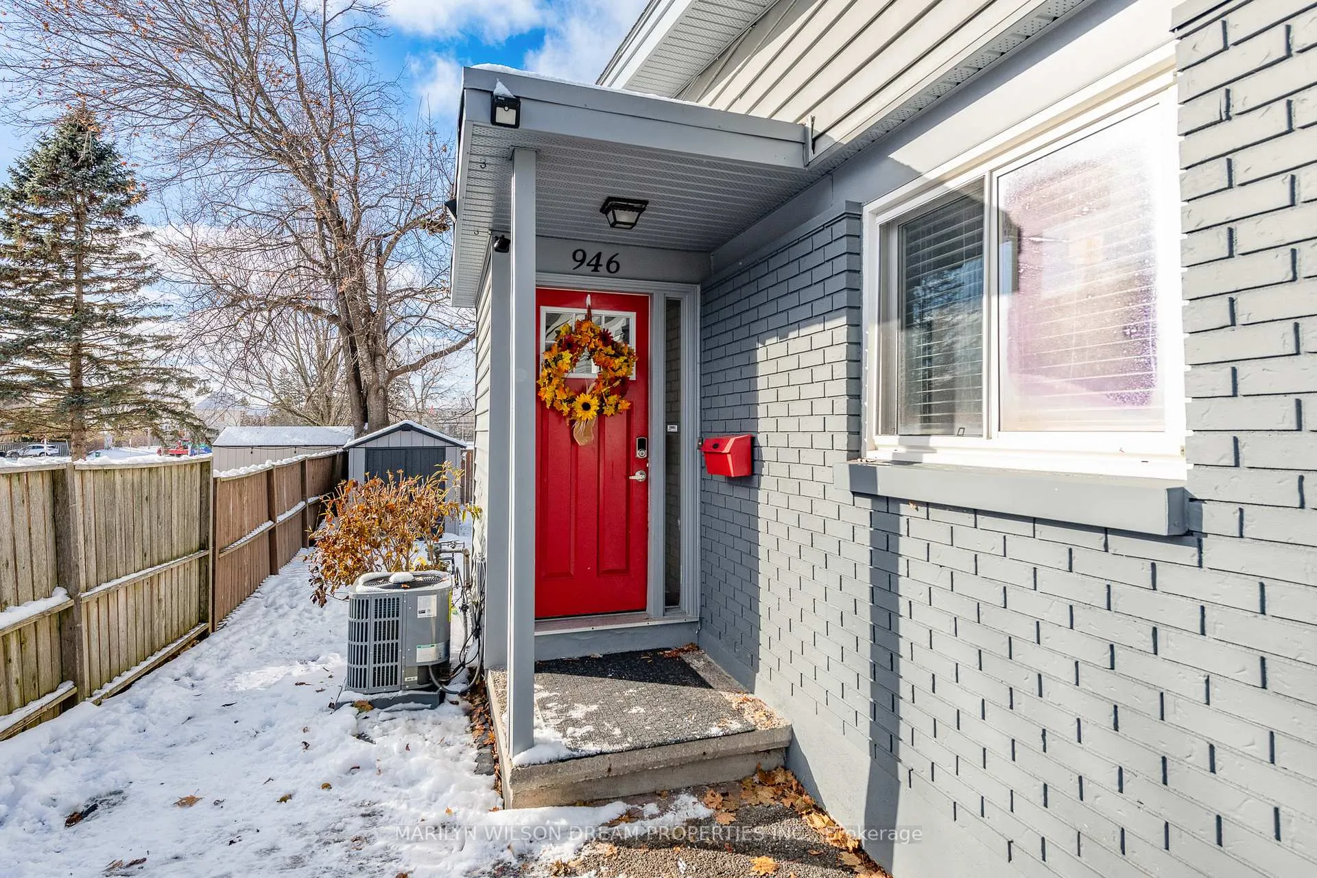 Photo 2 of 946 Elmsmere Road, Ottawa, Beacon Hill South — HOMEH