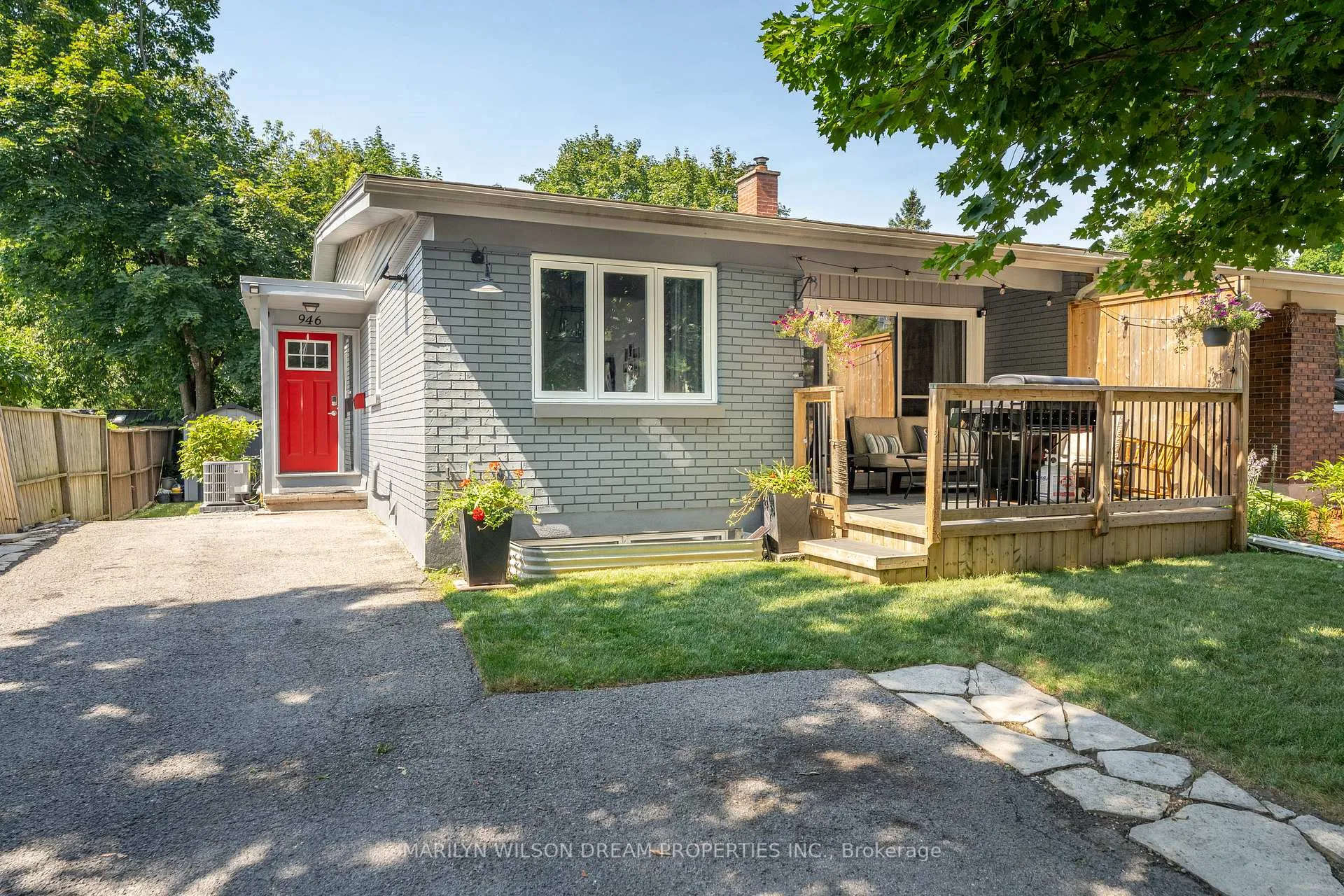 Photo 3 of 946 Elmsmere Road, Ottawa, Beacon Hill South — HOMEH