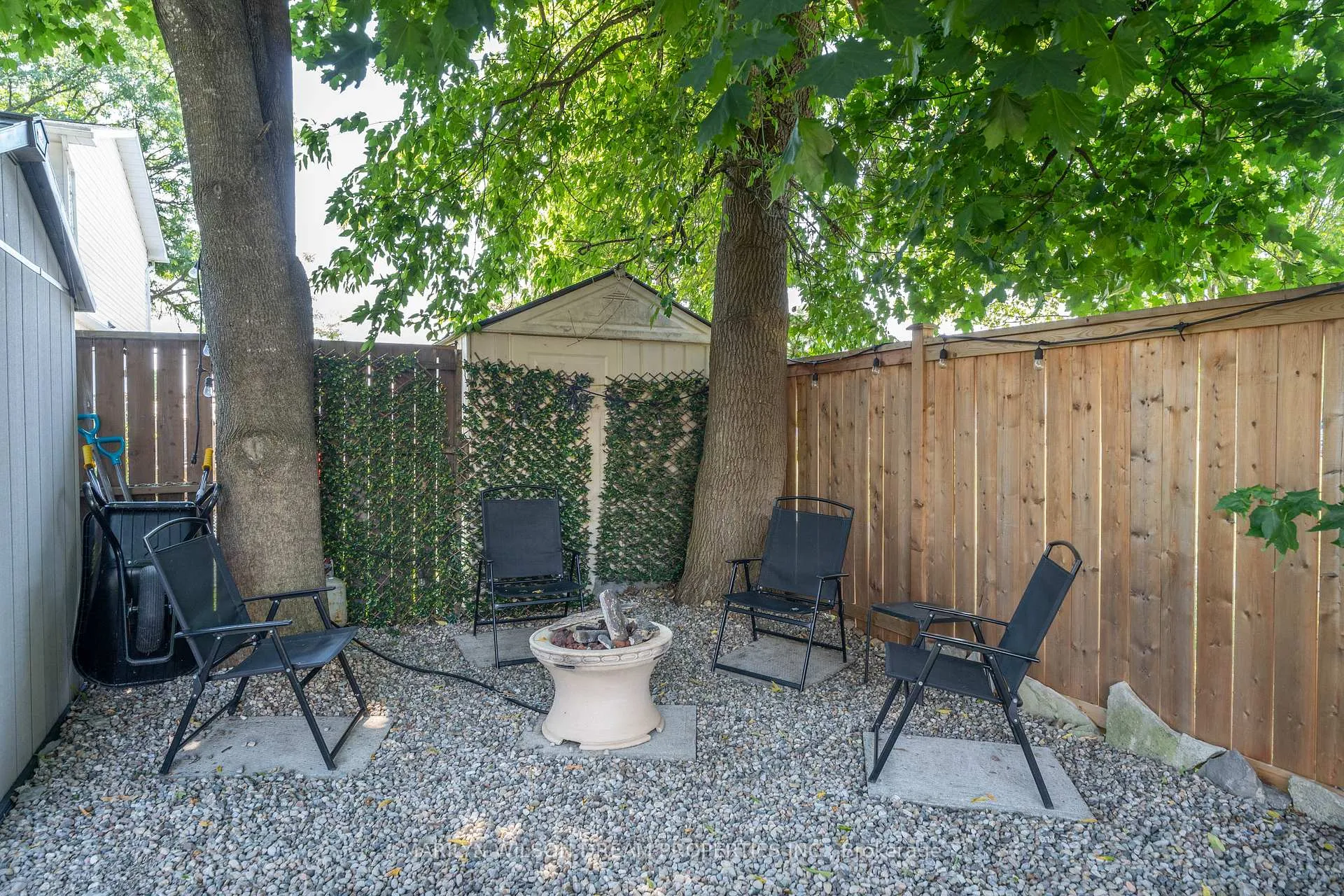 Photo 8 of 946 Elmsmere Road, Ottawa, Beacon Hill South — HOMEH