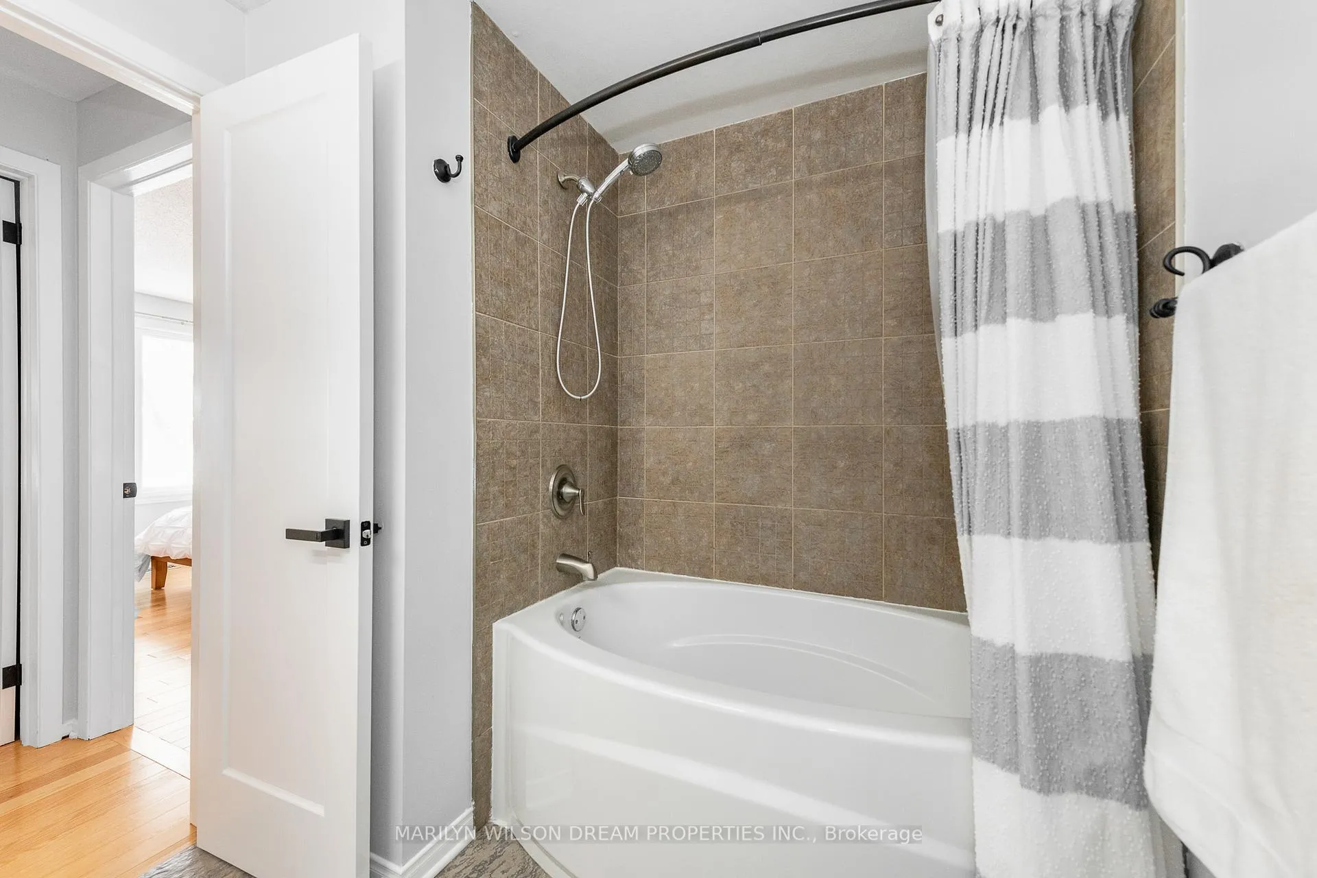 Photo 30 of 946 Elmsmere Road, Ottawa, Beacon Hill South — HOMEH