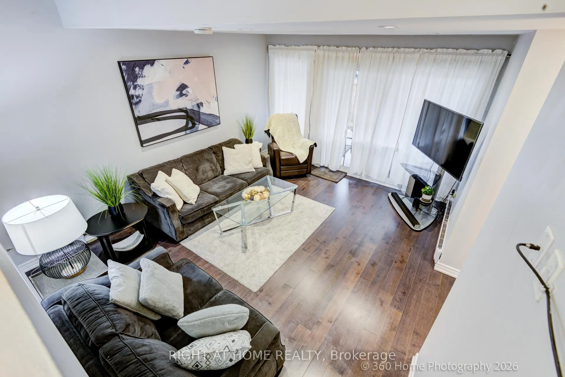 Photo 2 of Unit 80, 221 Milestone Crescent, Aurora, Aurora Village — HOMEH