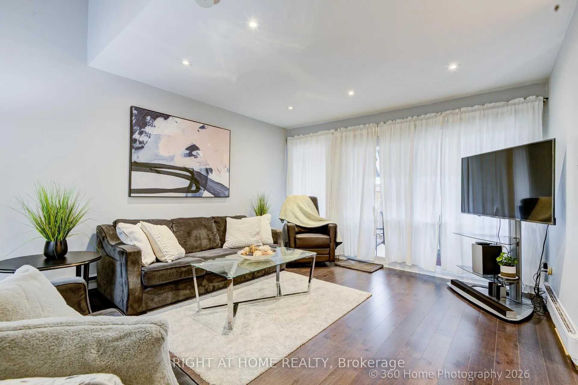 Photo 3 of Unit 80, 221 Milestone Crescent, Aurora, Aurora Village — HOMEH