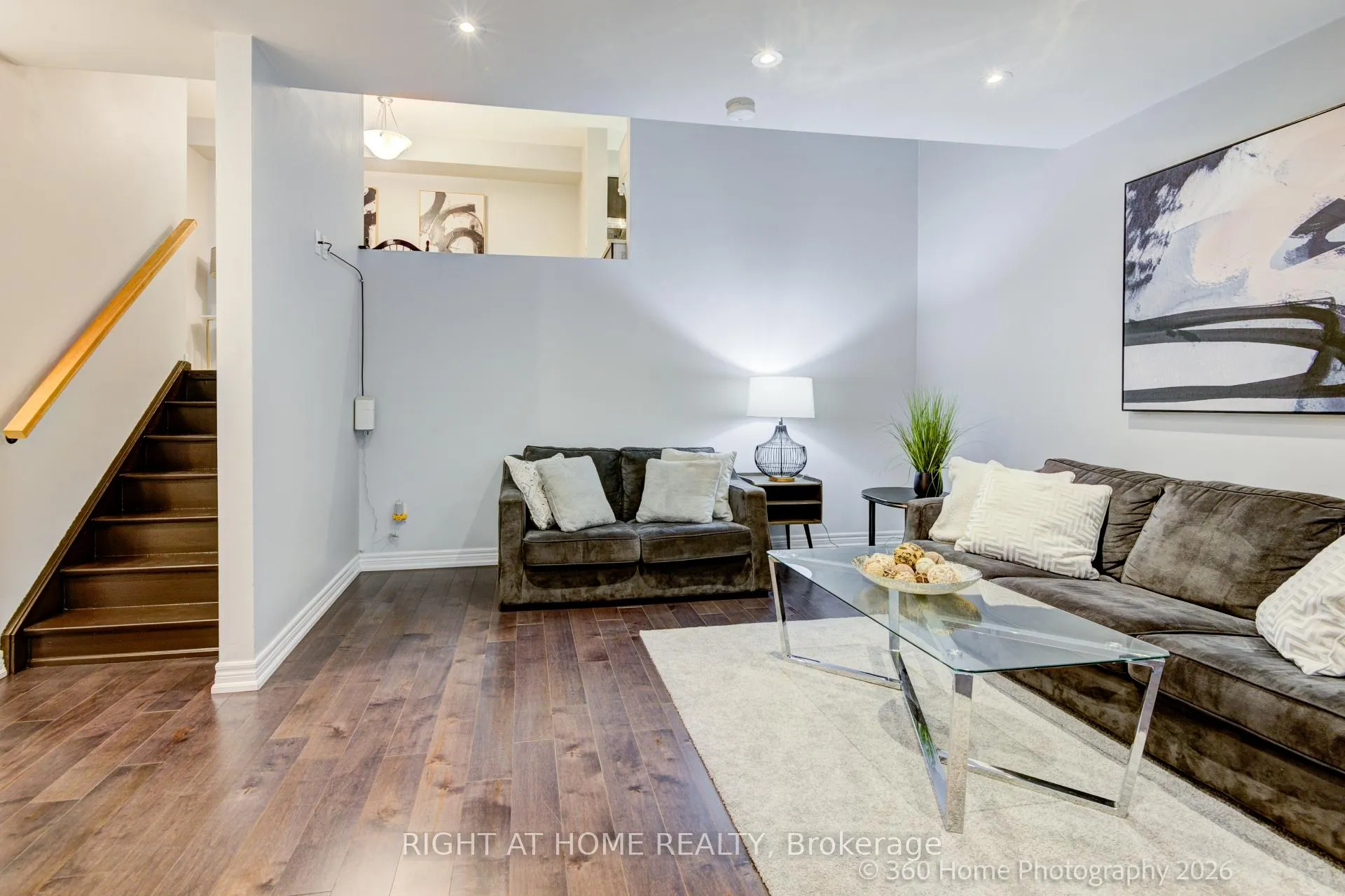 Photo 5 of Unit 80, 221 Milestone Crescent, Aurora, Aurora Village — HOMEH
