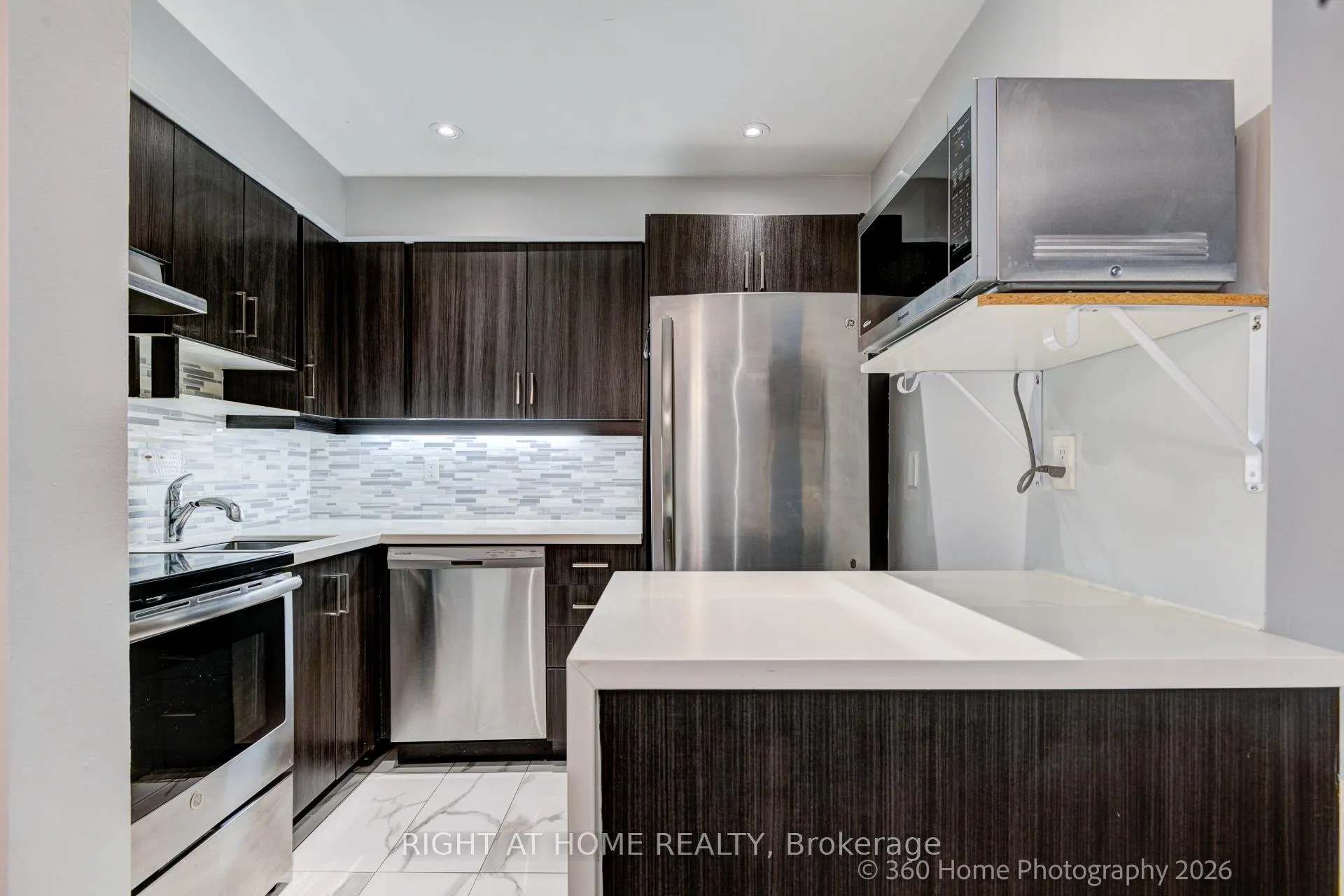 Photo 7 of Unit 80, 221 Milestone Crescent, Aurora, Aurora Village — HOMEH